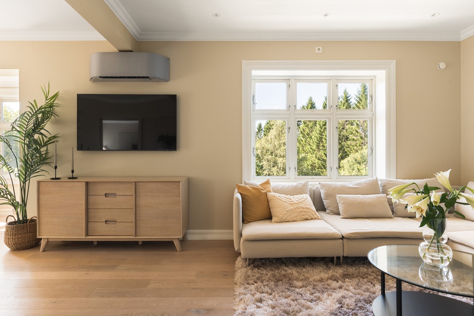 Varmepumpe fra Toshiba montert i 2021, sørger for behagelig temperatur. Galleribilde