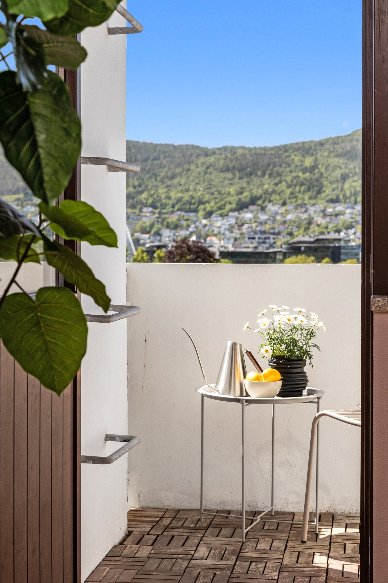 Koselig balkong med gode solforhold og fantastisk utsikt. Galleribilde