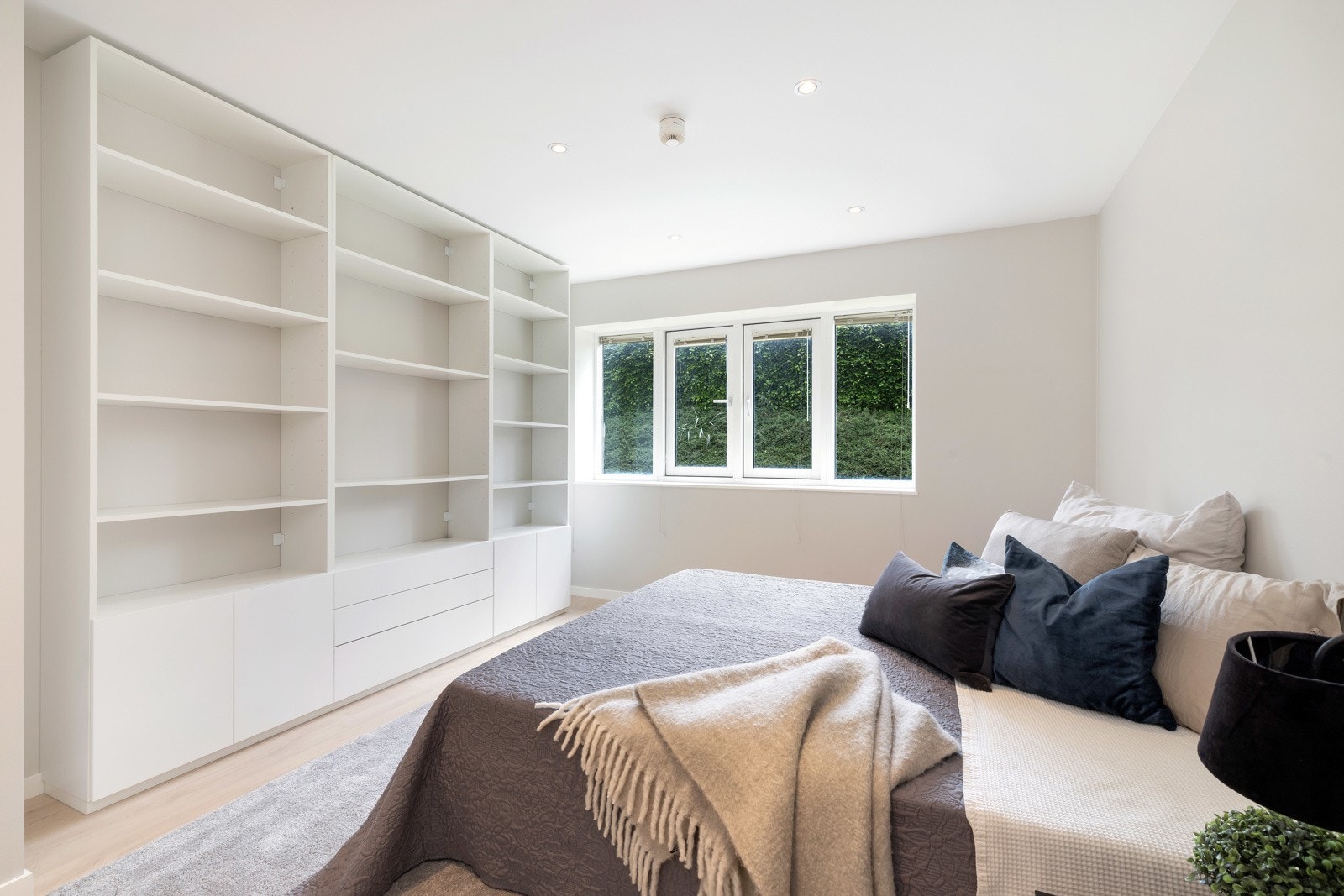 Det er totalt fire soverom i leiligheten - hvor alle er lyse, romslige og behagelige. Galleribilde