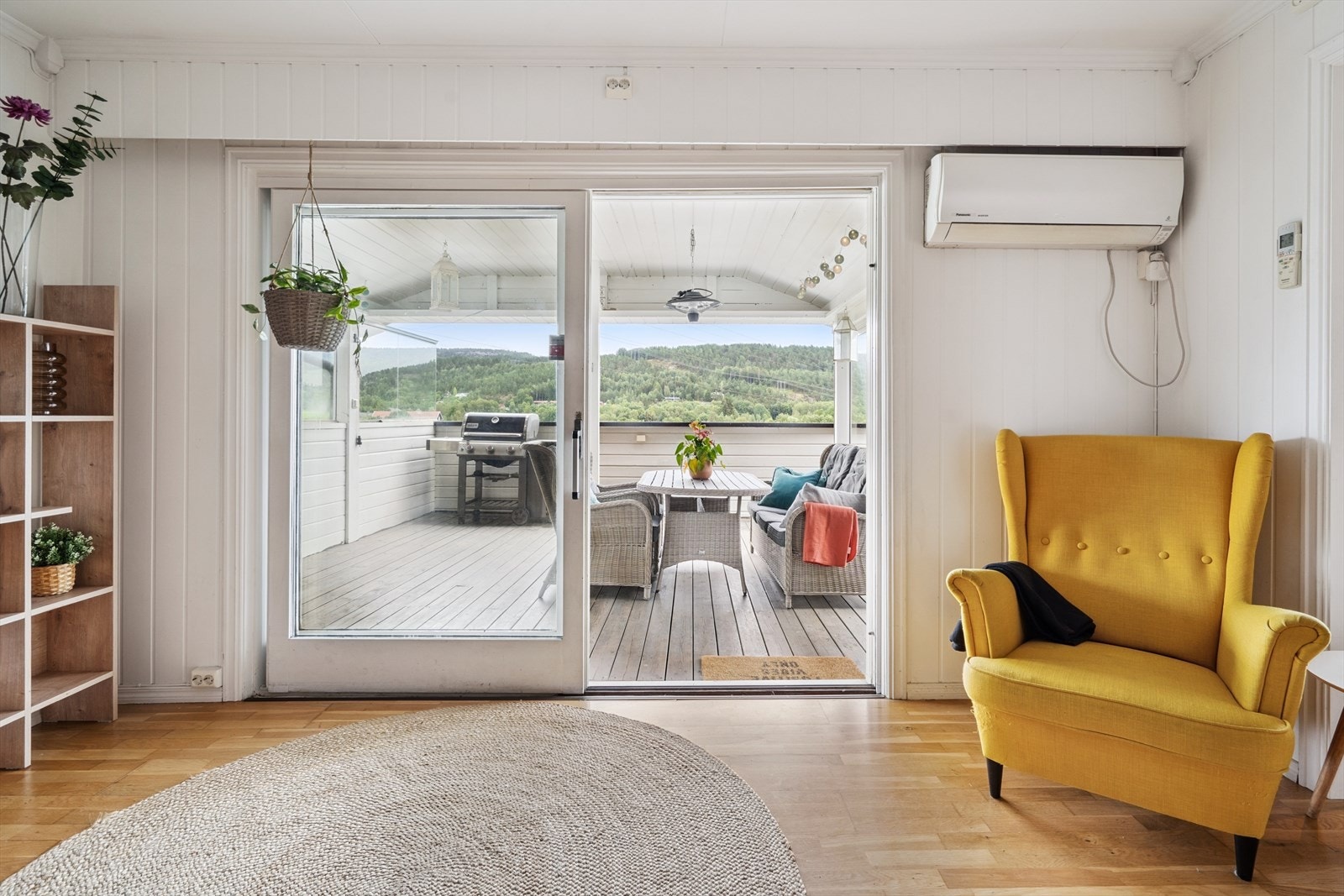 Fra stuen er det utgang til terrasse Galleribilde