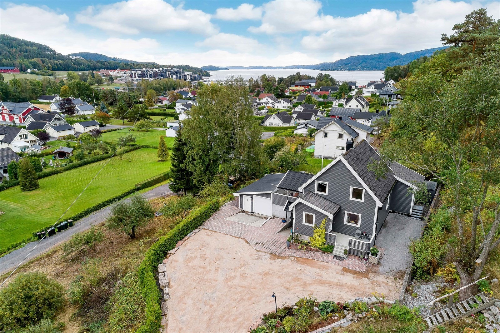 Velkommen til Brekkebakken 31 (bilde er fra forrige salg i 2021. Foto: Kasper Van Wallinga) Galleribilde