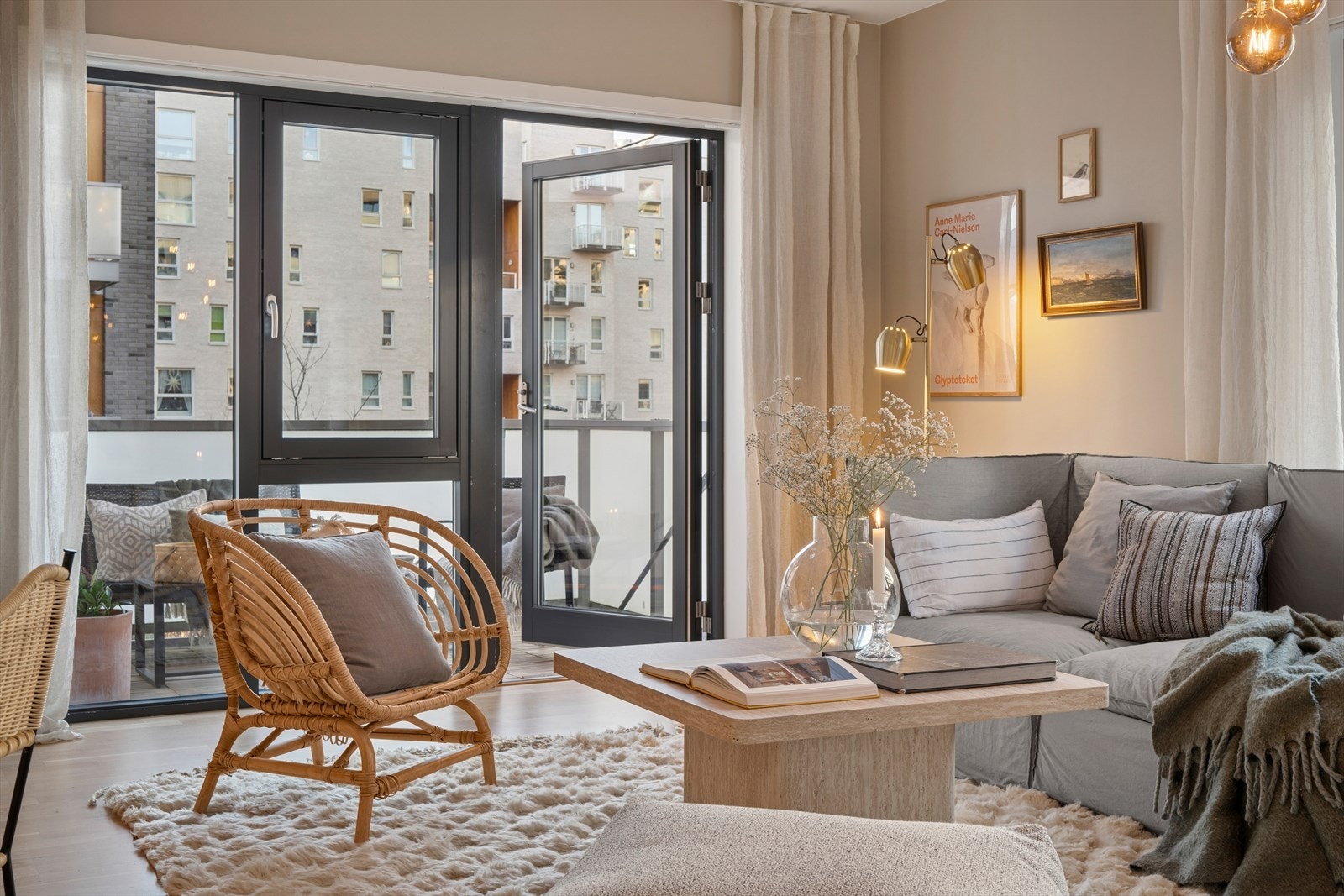 Her har du store vinduer fra gulv til tak. Galleribilde