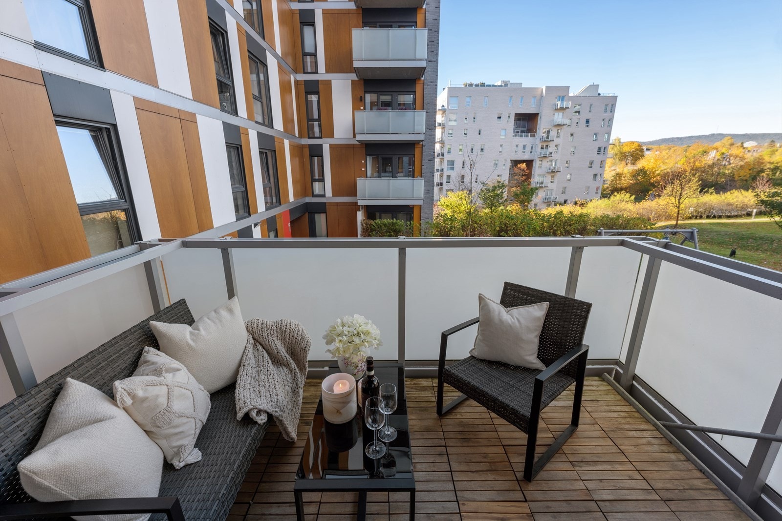 Balkong som vender mot hyggelige fellesarealer Galleribilde