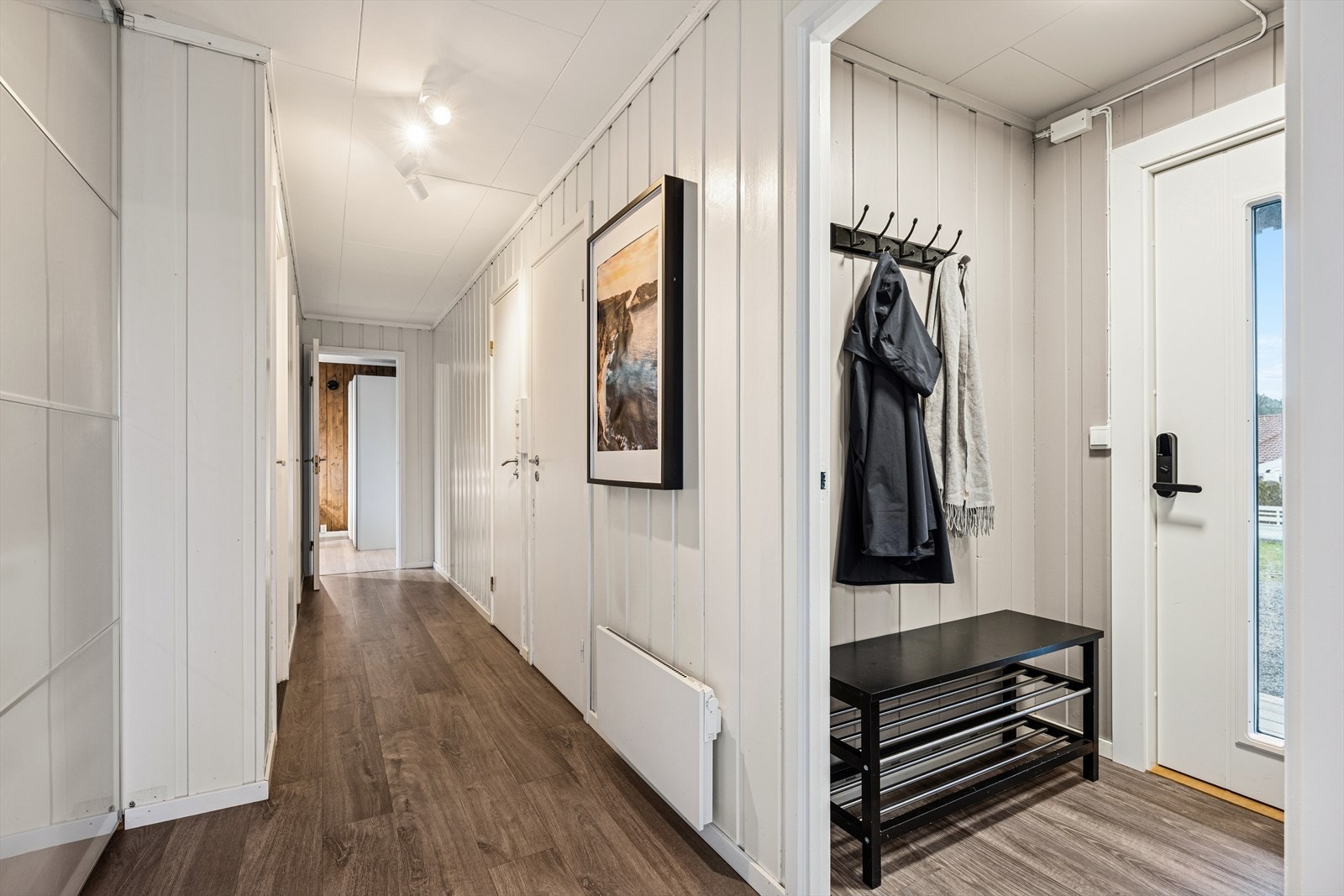 Den andre delen av boligen er disponert med soverom og bad. Galleribilde