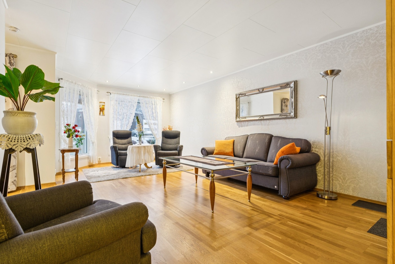 Leiligheten har oppvarming med vedovn og elektrisitet. Galleribilde