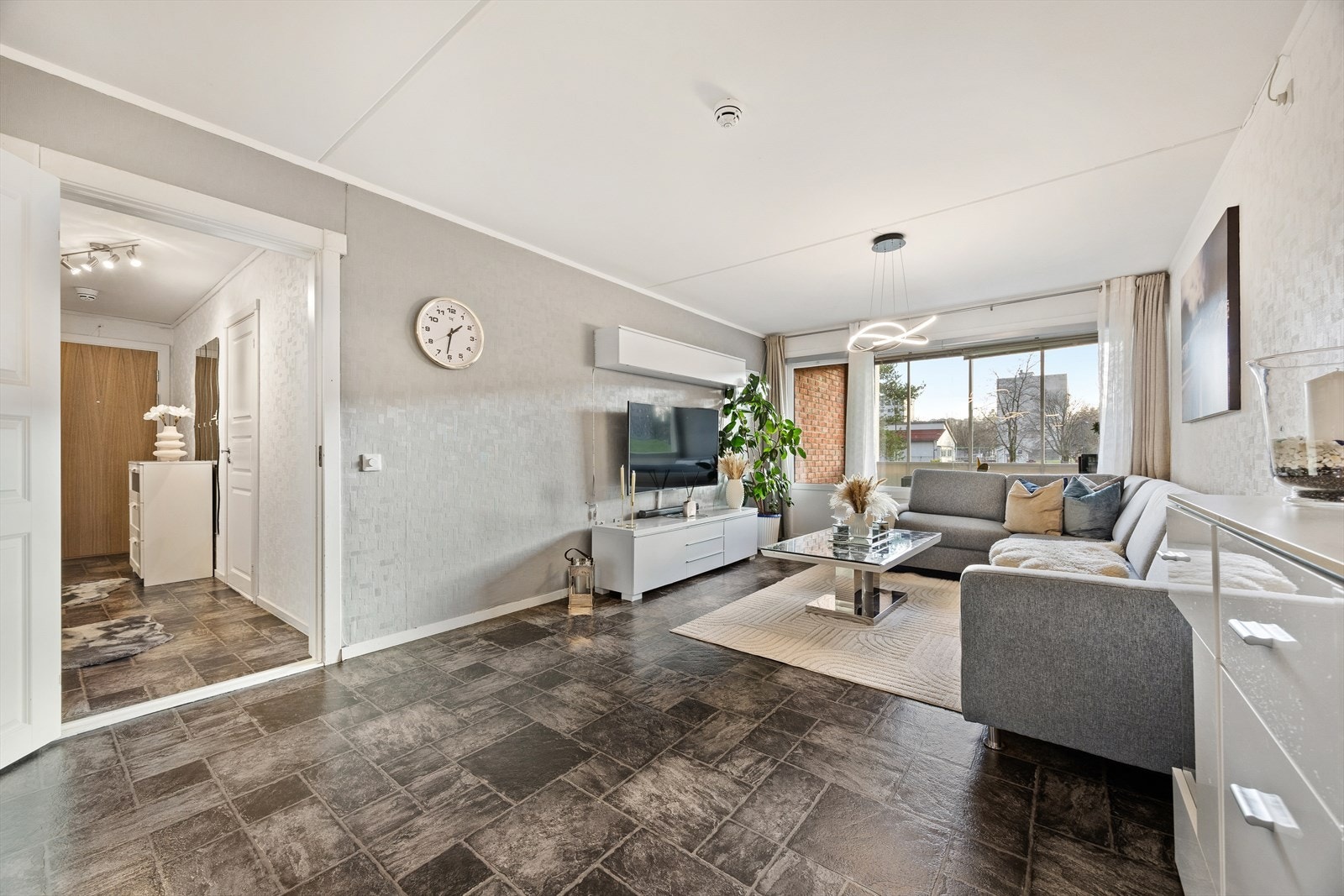 Den åpne planløsningen gir en god romfølelse og fleksible møbleringsmuligheter. Galleribilde