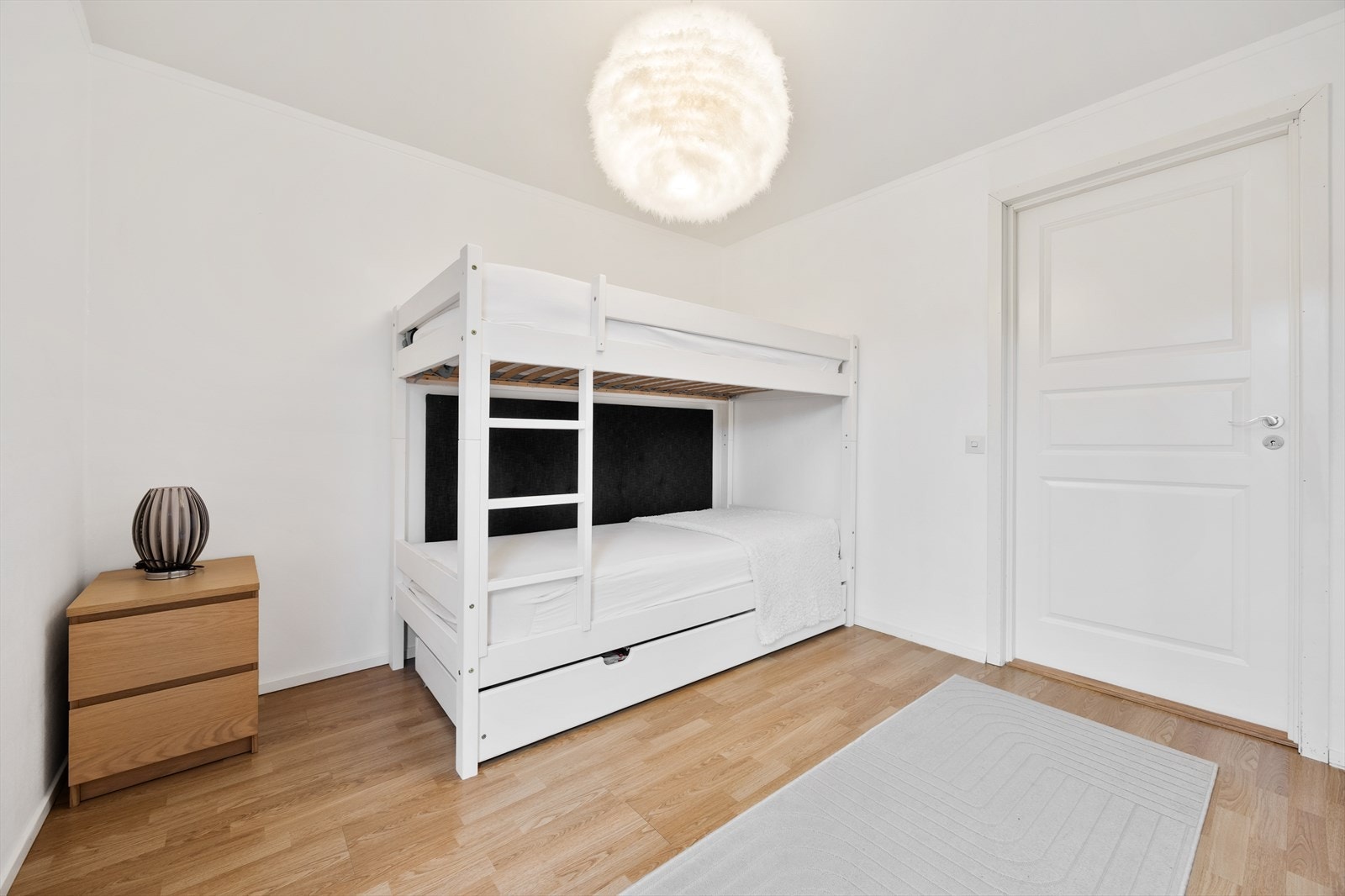 Vinduene i leiligheten er fra 2007 og har isolerglass, som gir god isolasjon. Galleribilde