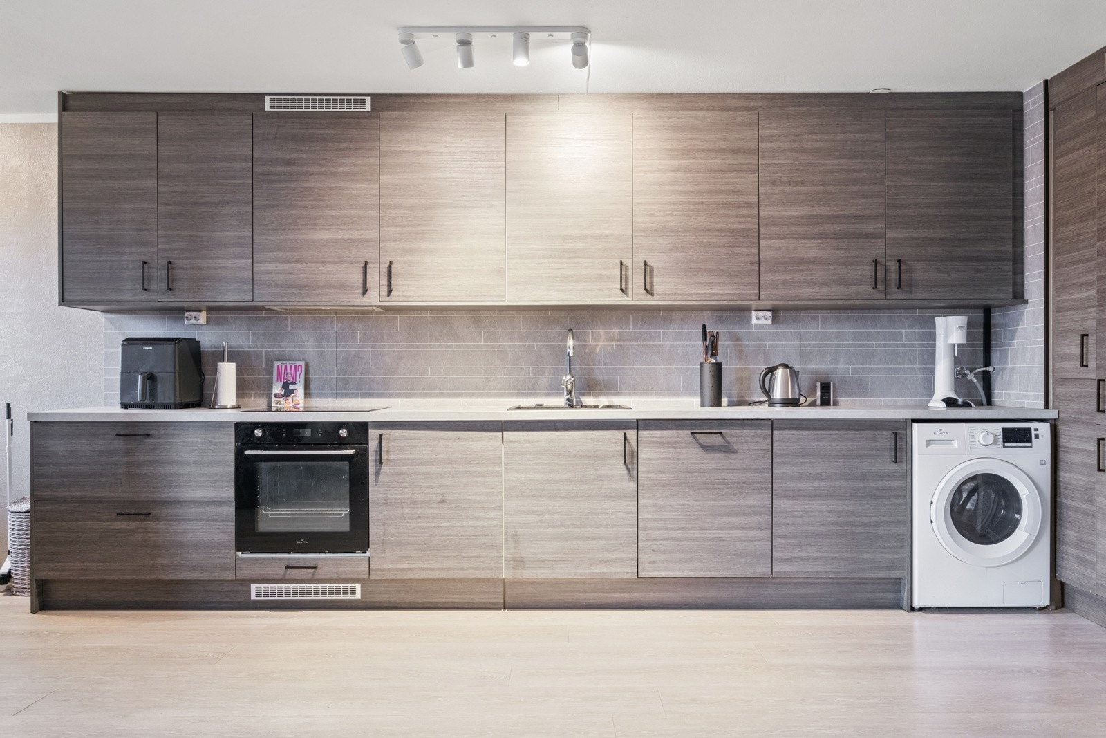 Sentral, men tilbaketrukket og rolig beliggenhet Galleribilde