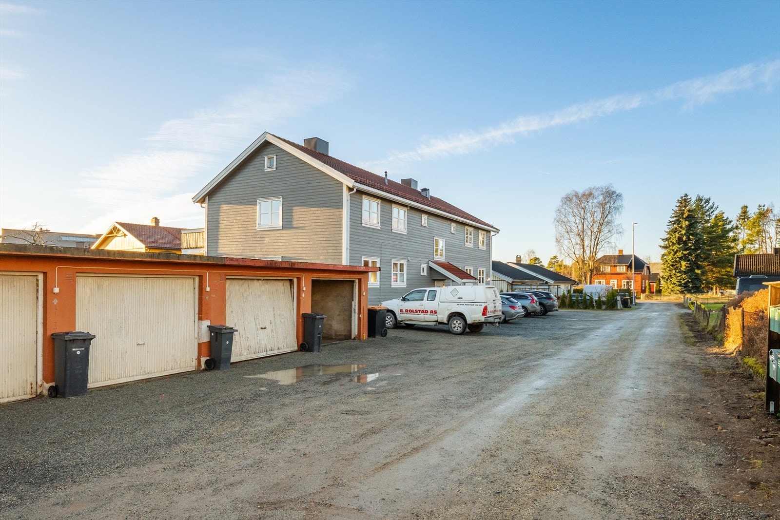 Leiligheten disponerer en garasjeplass i felles garasjerekke. Galleribilde