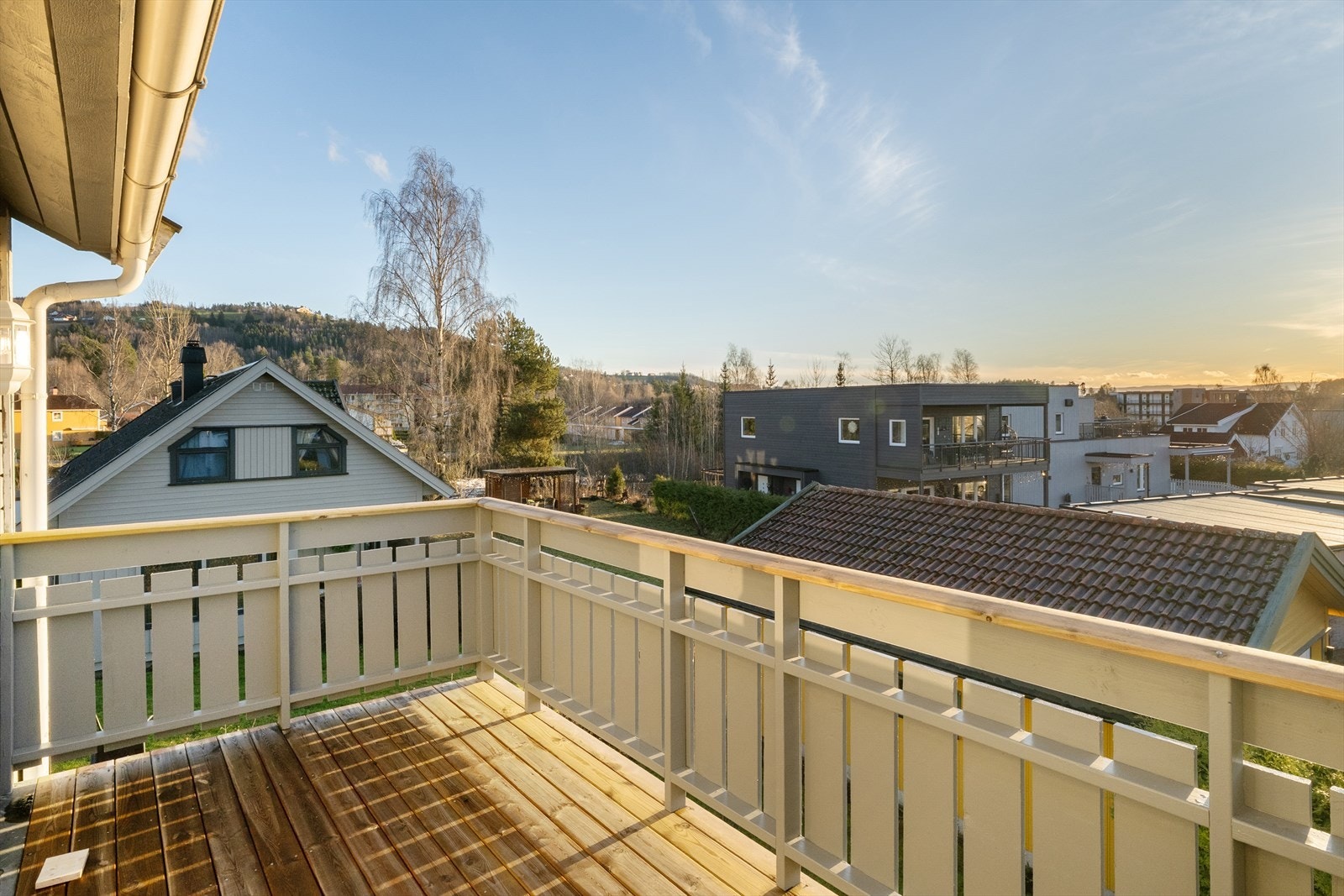 Sydvendt balkong på ca. 8m². Galleribilde