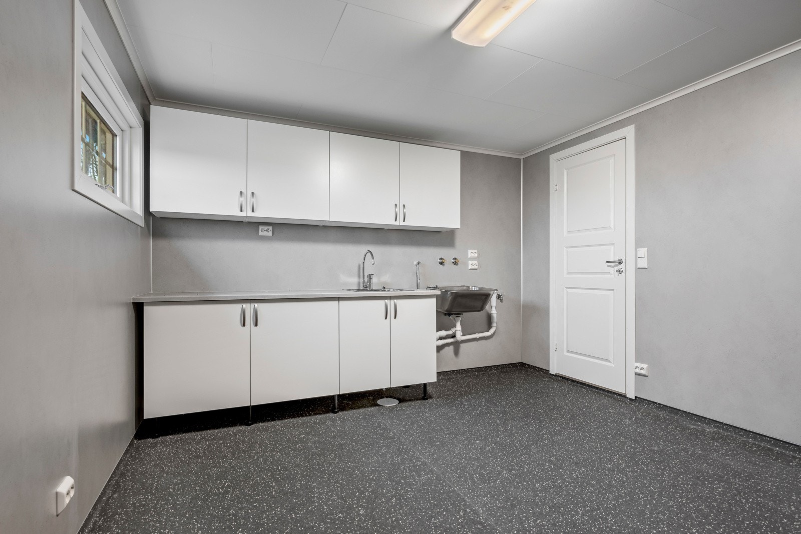 Boligen har eget vaskerom, som antas å være oppusset i 2022. Galleribilde