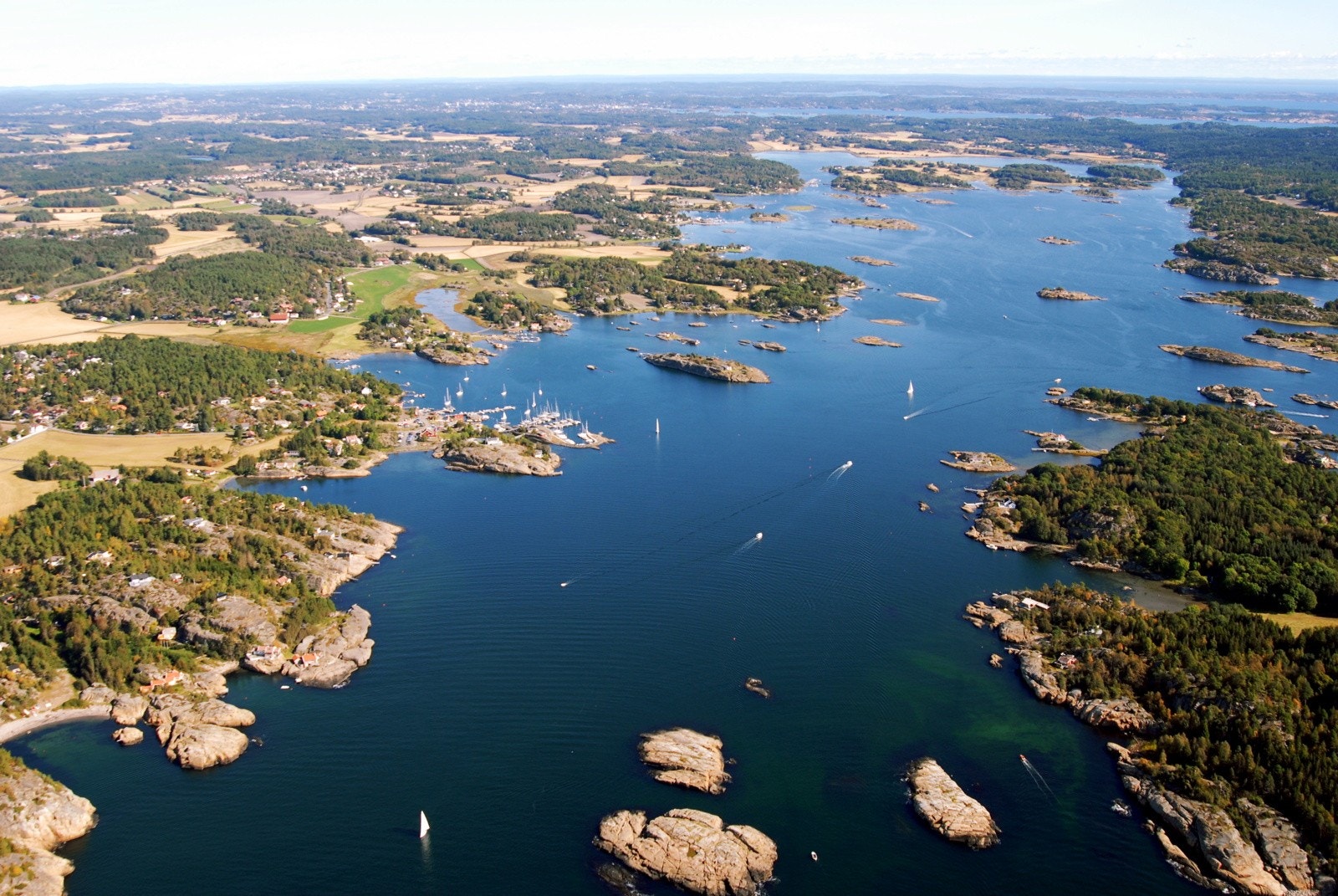 Dette er et område som kombinerer naturskjønne omgivelser med gode fasiliteter - et sted hvor du kan nyte både ro og aktivitet, sommer som vinter. Galleribilde