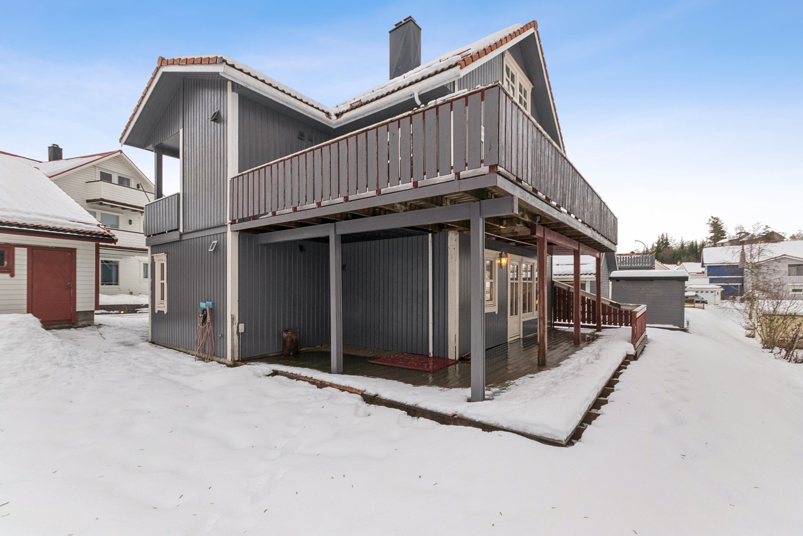 Tomannsboligen er beliggende i et rolig og attraktivt område på Grønnåsen, ca. 5 km fra Bodø sentrum Galleribilde