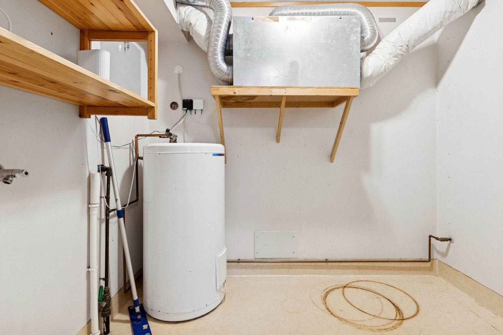 Bod med opplegg for vaskemaskin Galleribilde