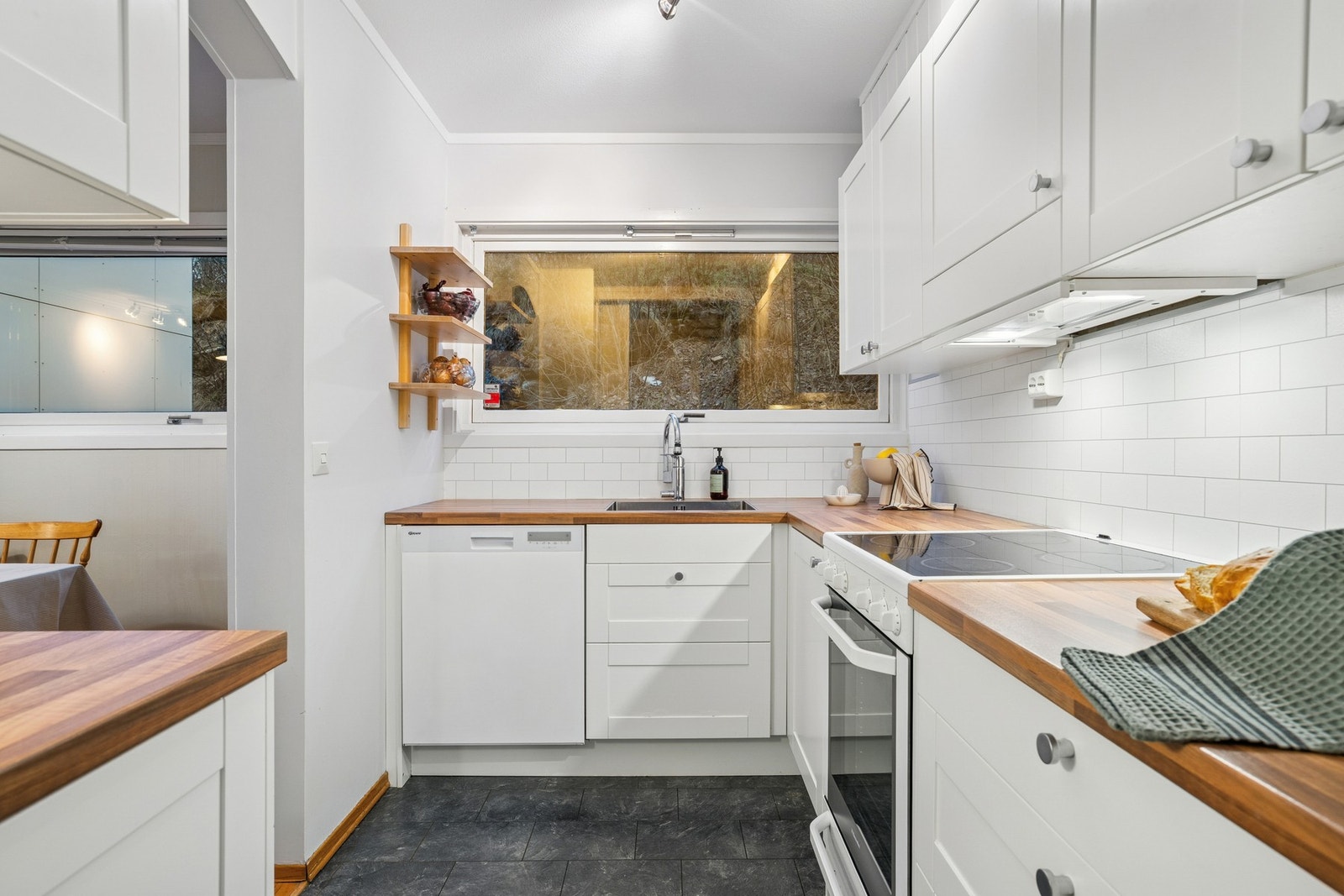 Kjøleskap kan medfølge salg etter avtale Galleribilde