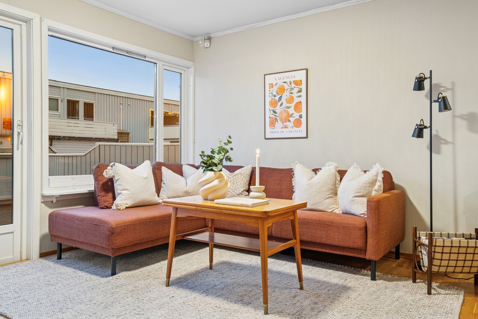 Her får du en praktisk leilighet over 2. plan i et barnevennlig og lunt område Galleribilde