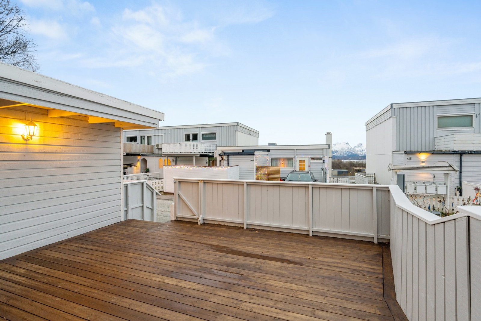 Romslig terrasse på hele 25kvm som er perfekt for flotte sommerdager Galleribilde