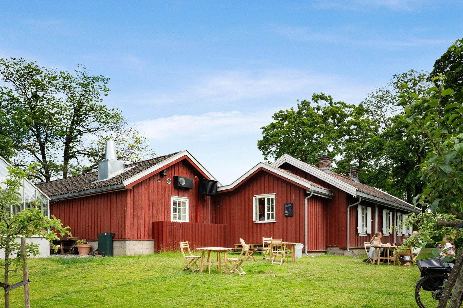 Fåbro Gård, en sjarmerende kafé omgitt av frodig natur på Lilleaker Galleribilde