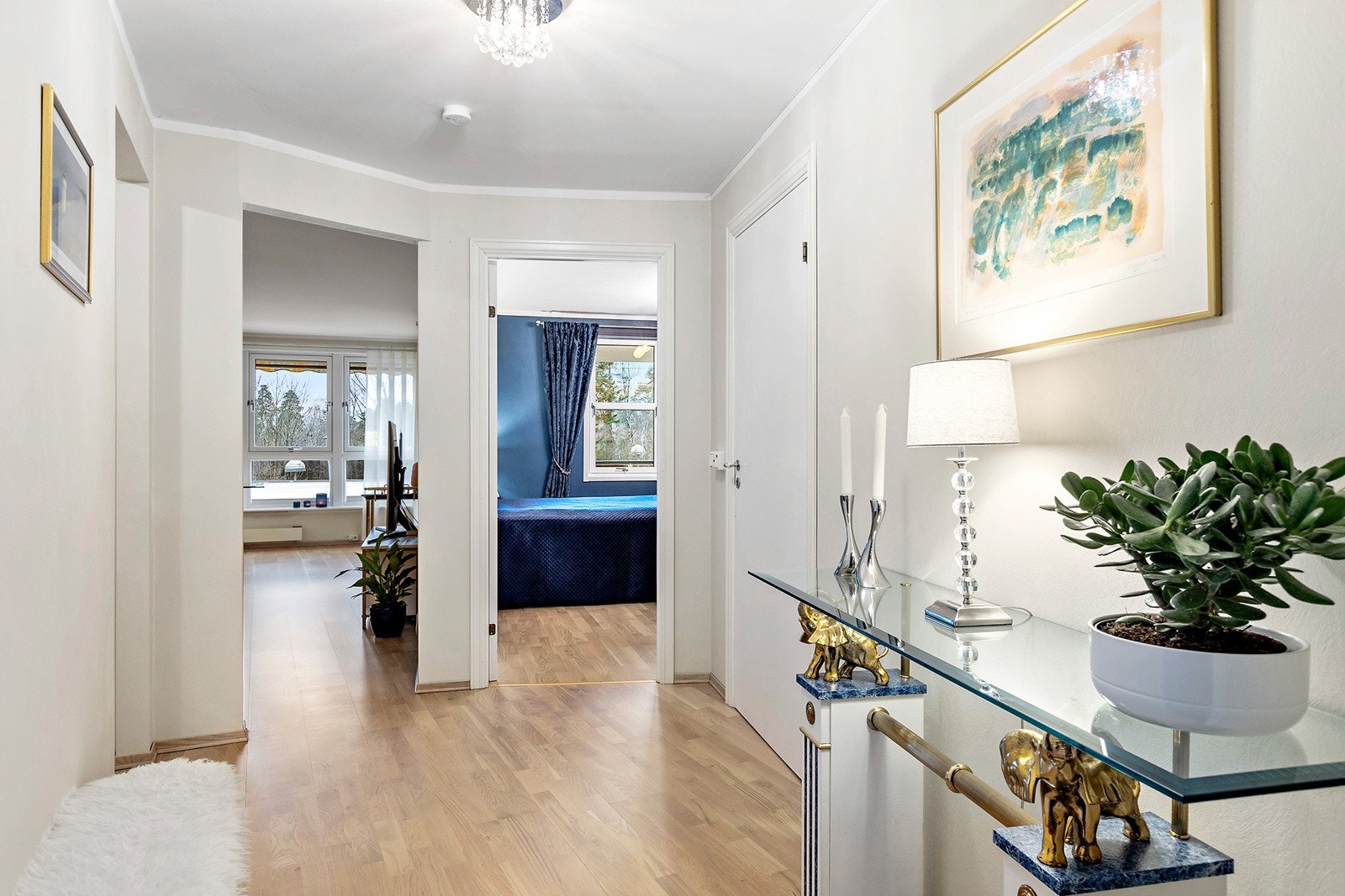 Romslig gang Galleribilde