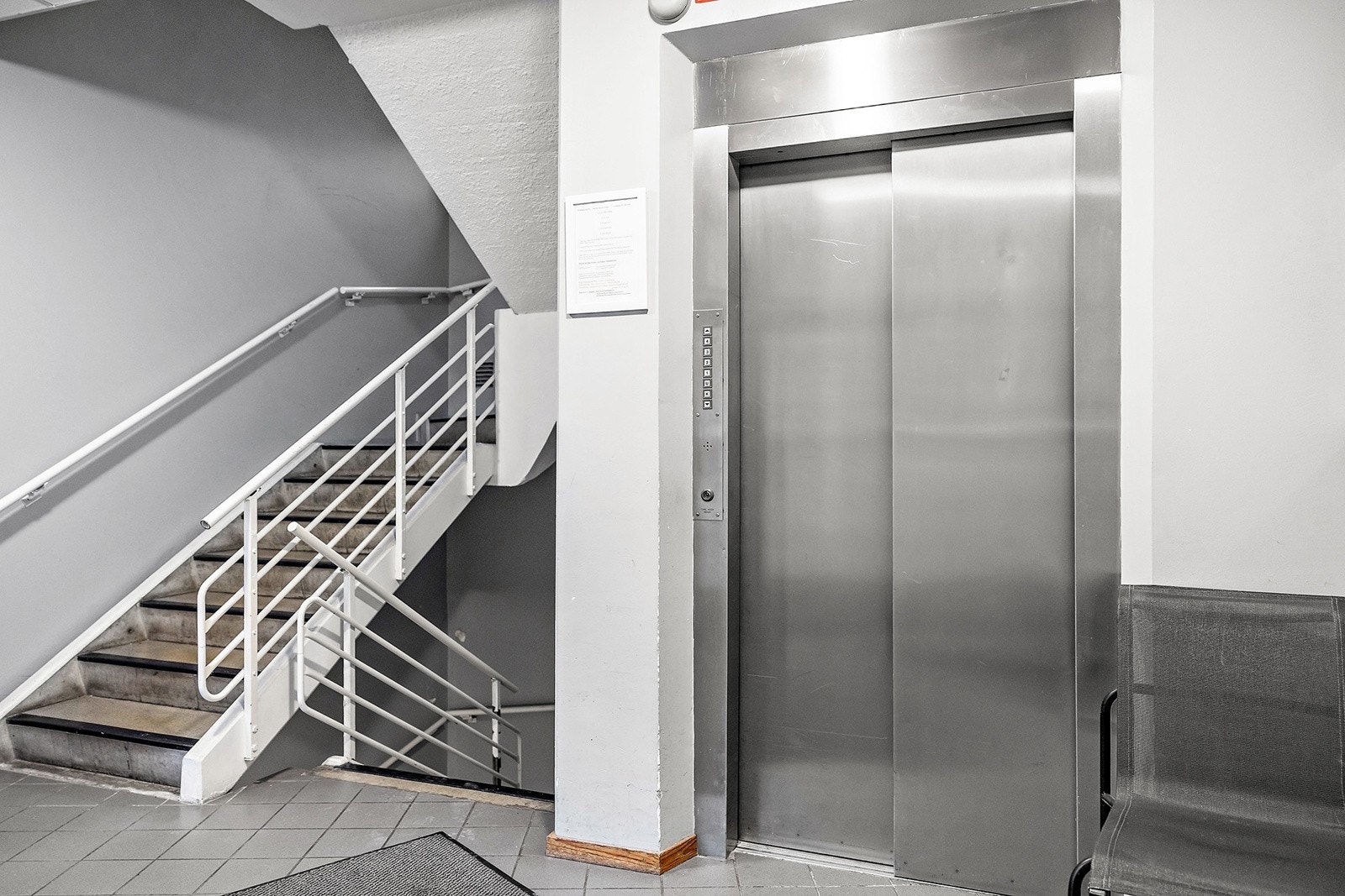 Det er heis i blokken Galleribilde