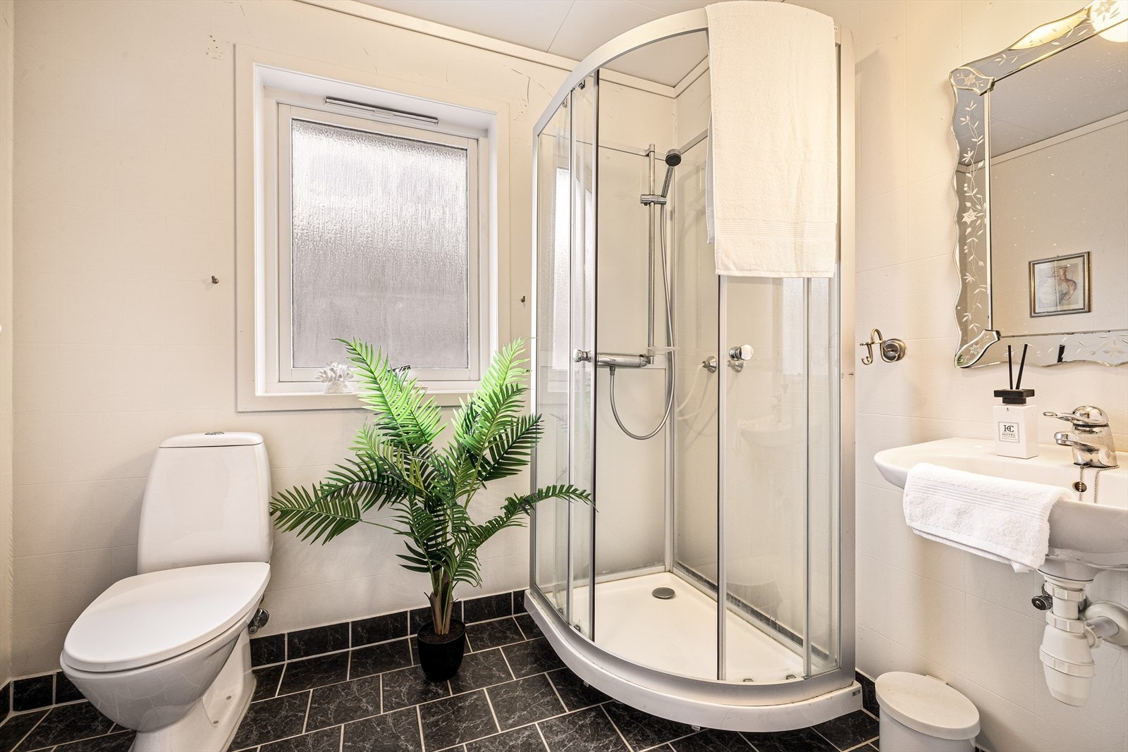 Bad 1 (4,2 m²). Galleribilde