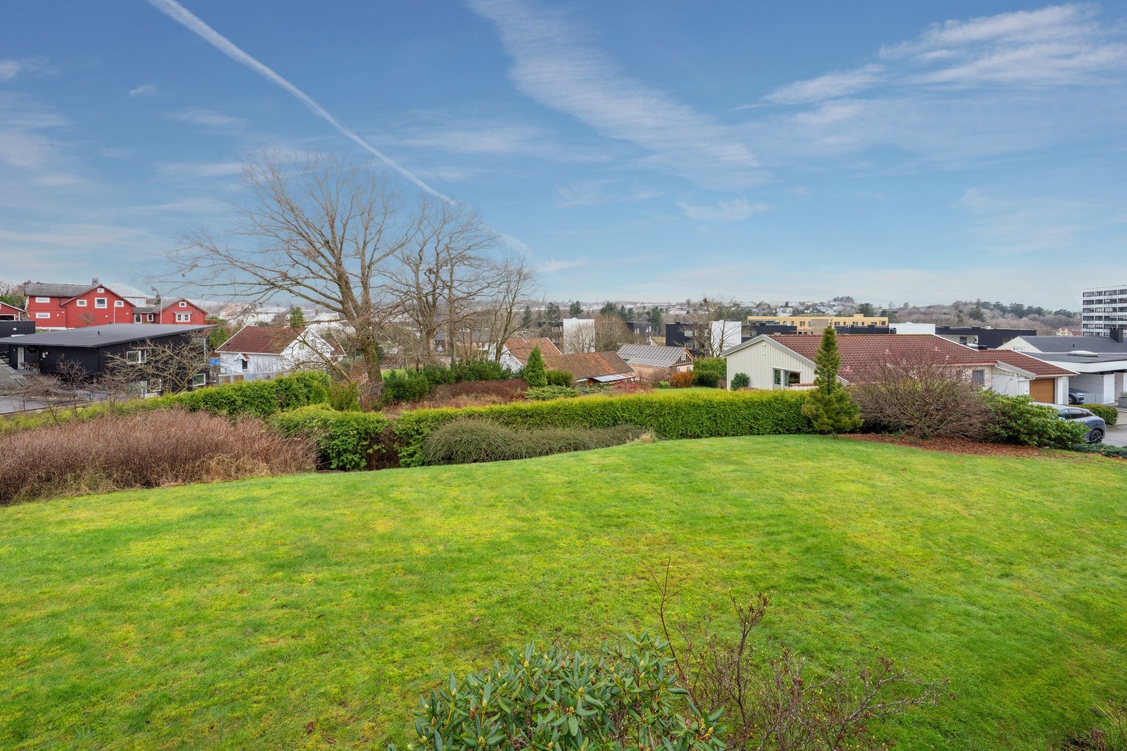 Stor romslig tomt på over 1 mål Galleribilde