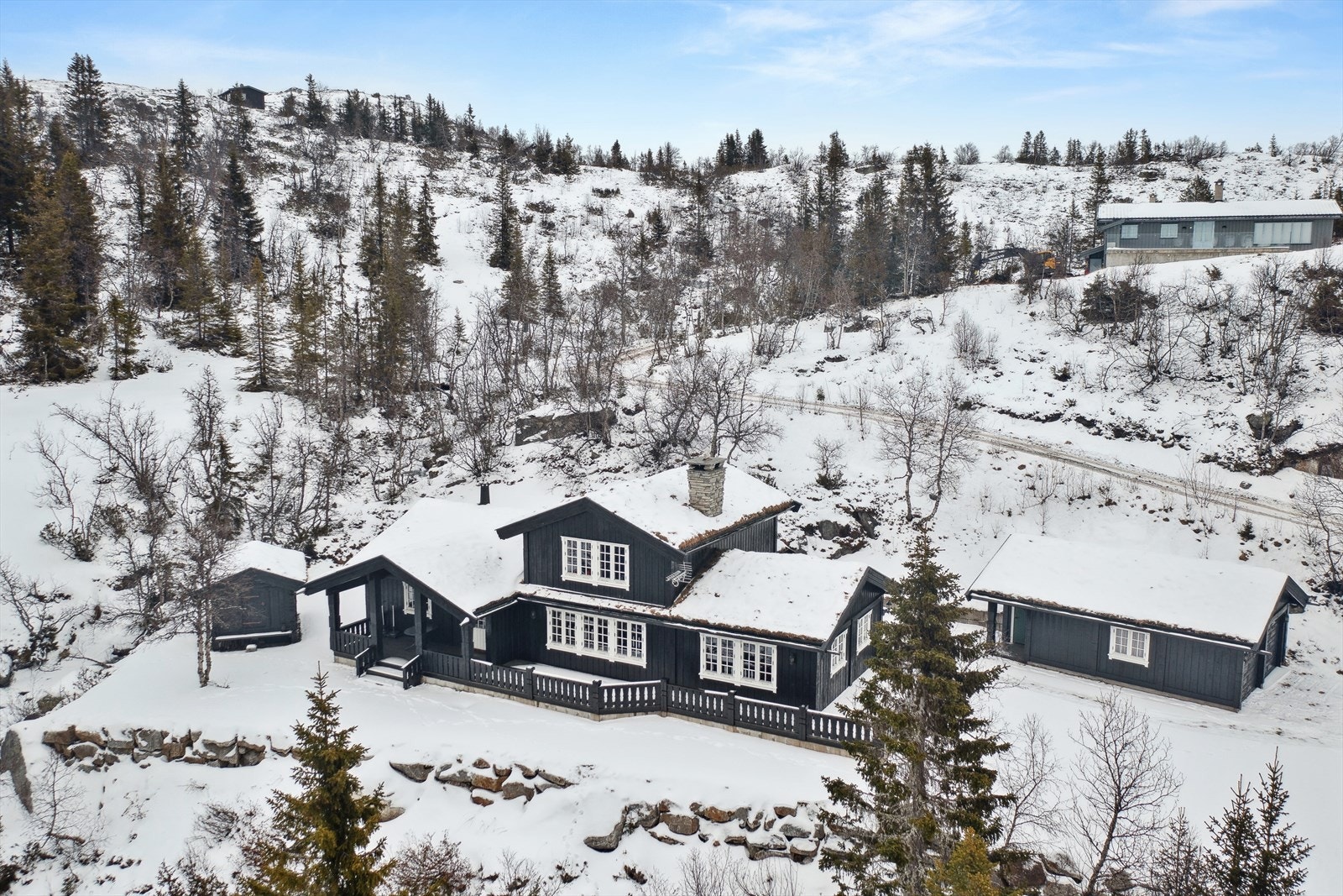 DNB Eiendom ved Ann-Kristin Salvesen har gleden av å presentere Åsmundtjennveien 14! Galleribilde