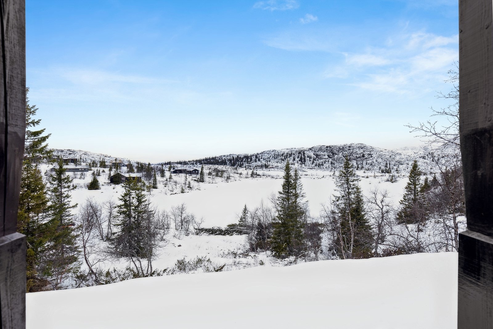 Dette er en naturskjønn fritidseiendom med fantastisk beliggenhet på Tempelseter, 962 m.o.h. Galleribilde