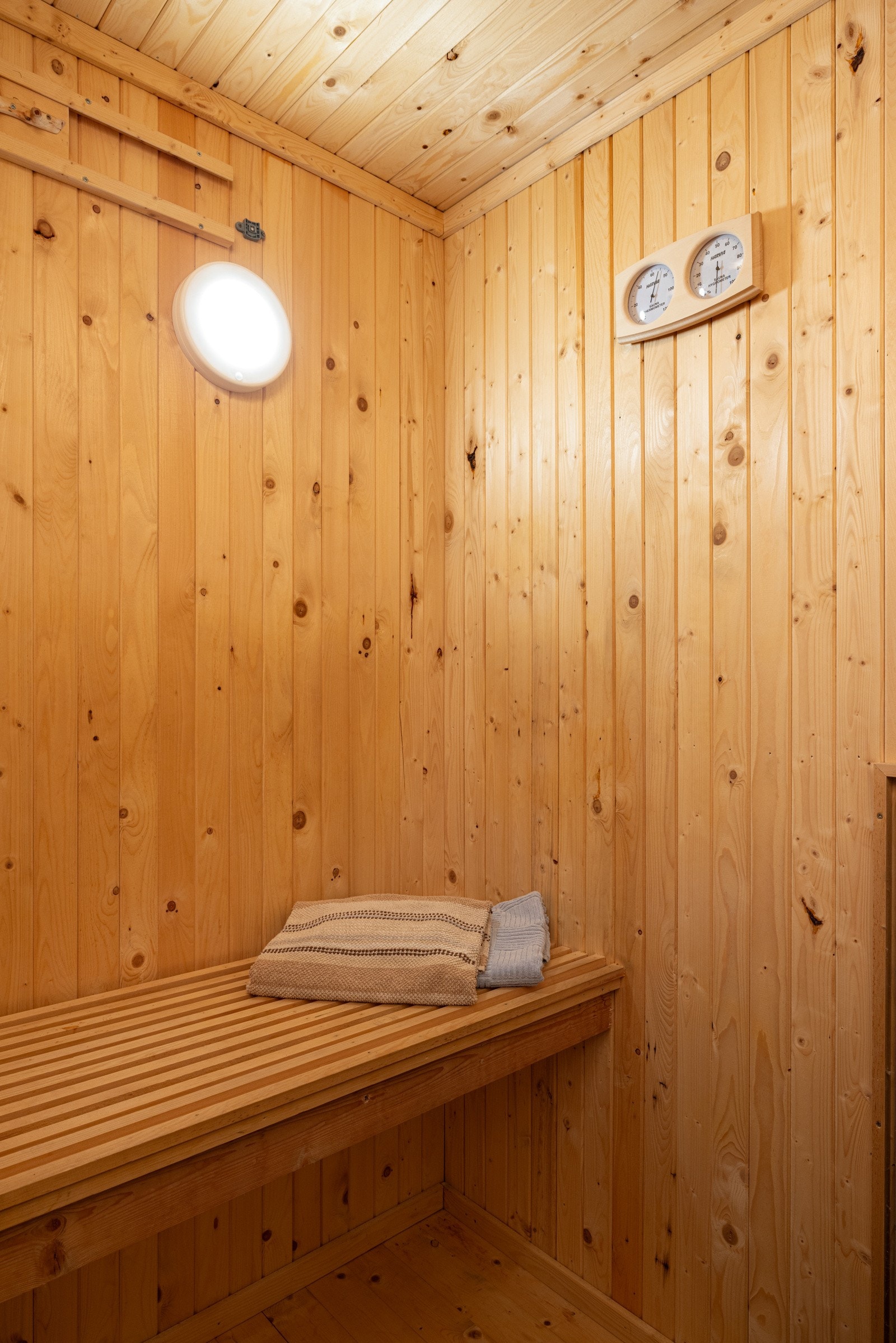 Badstuen rommer flere, her kan man slappe av etter en lang dag i løypene. Galleribilde