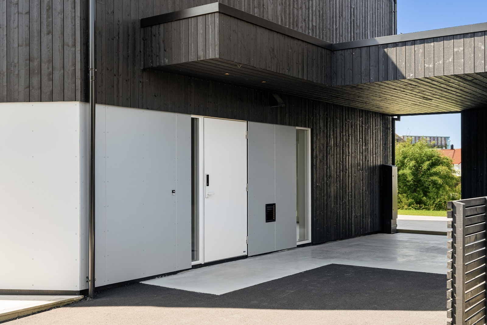 Inngangsparti/carport Galleribilde