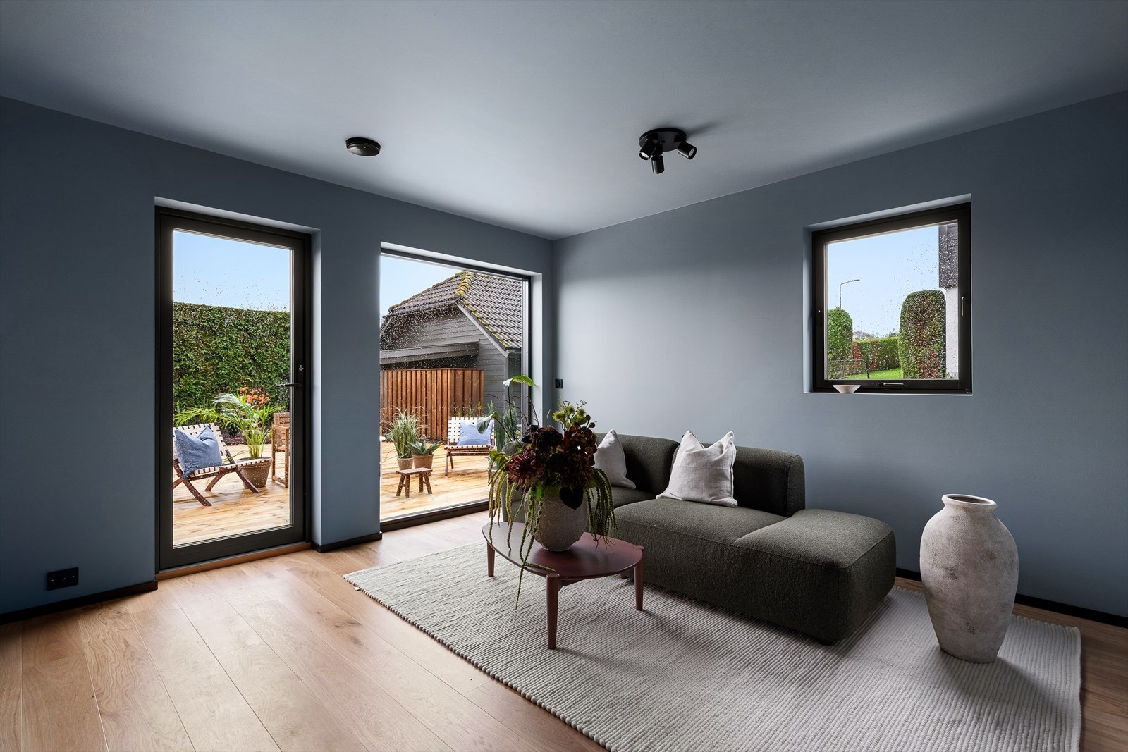 I 1. etasje er det en ekstra stue - perfekt som lekerom, TV-stue eller ungdomsrom. Galleribilde