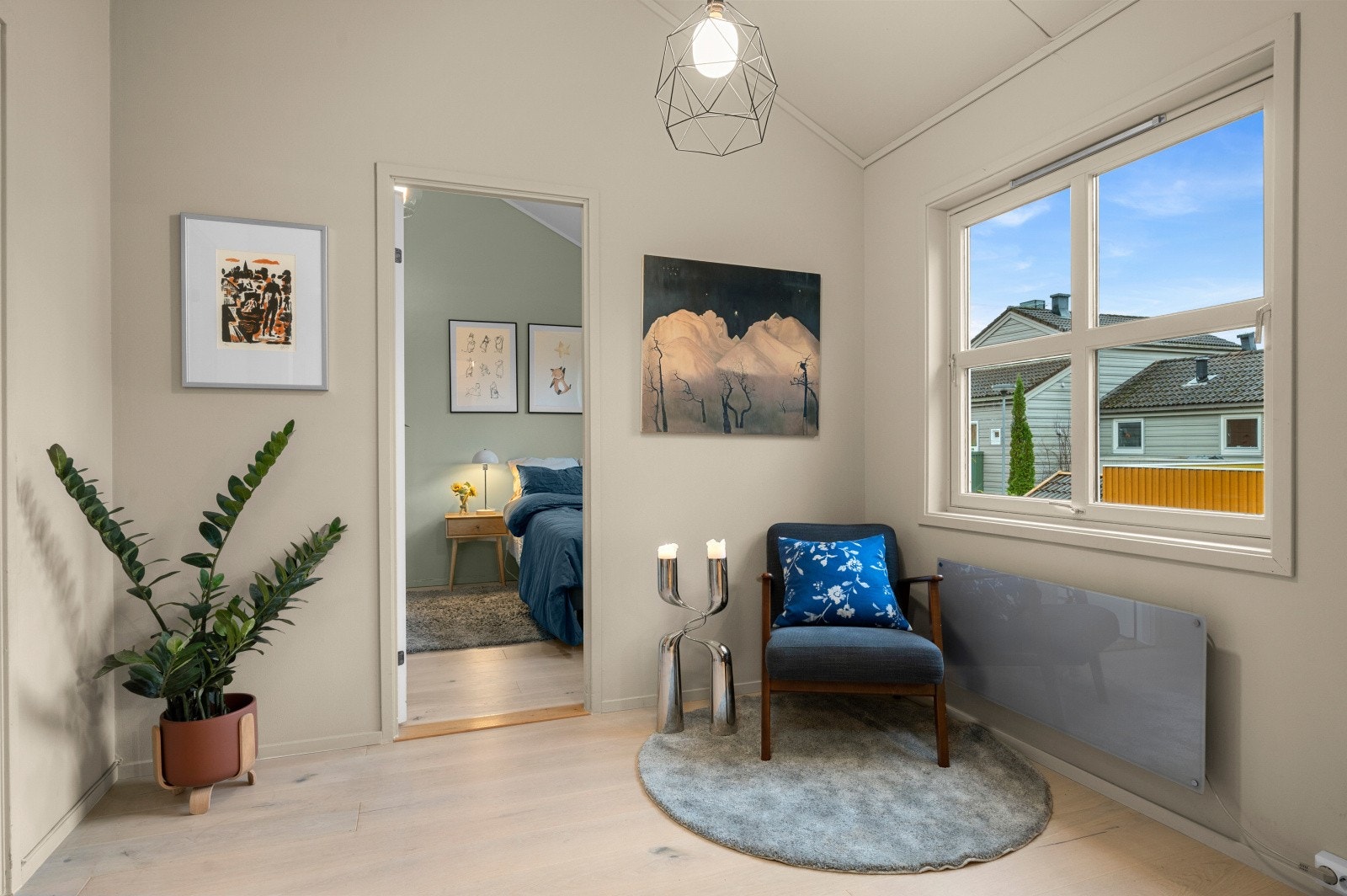 Lesekrok på stue med inngang til soverom. Galleribilde