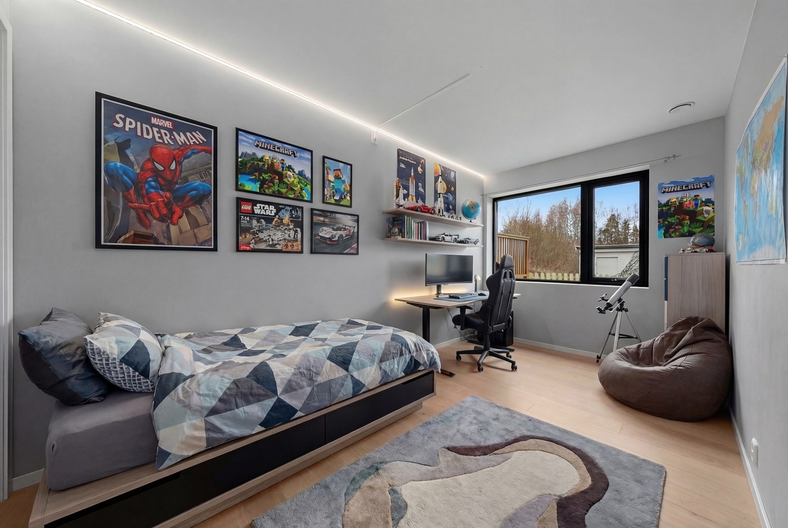 Soverom nummer 2 er et flott barnerom, gjesterom eller hjemmekontor. Digitalt møblert. Galleribilde