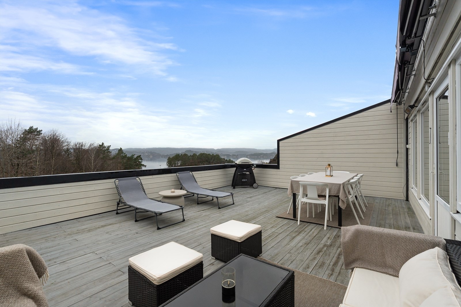 Fantastisk flott utsikt ut over Topdalsfjorden. Kort vei til badeplasser Galleribilde