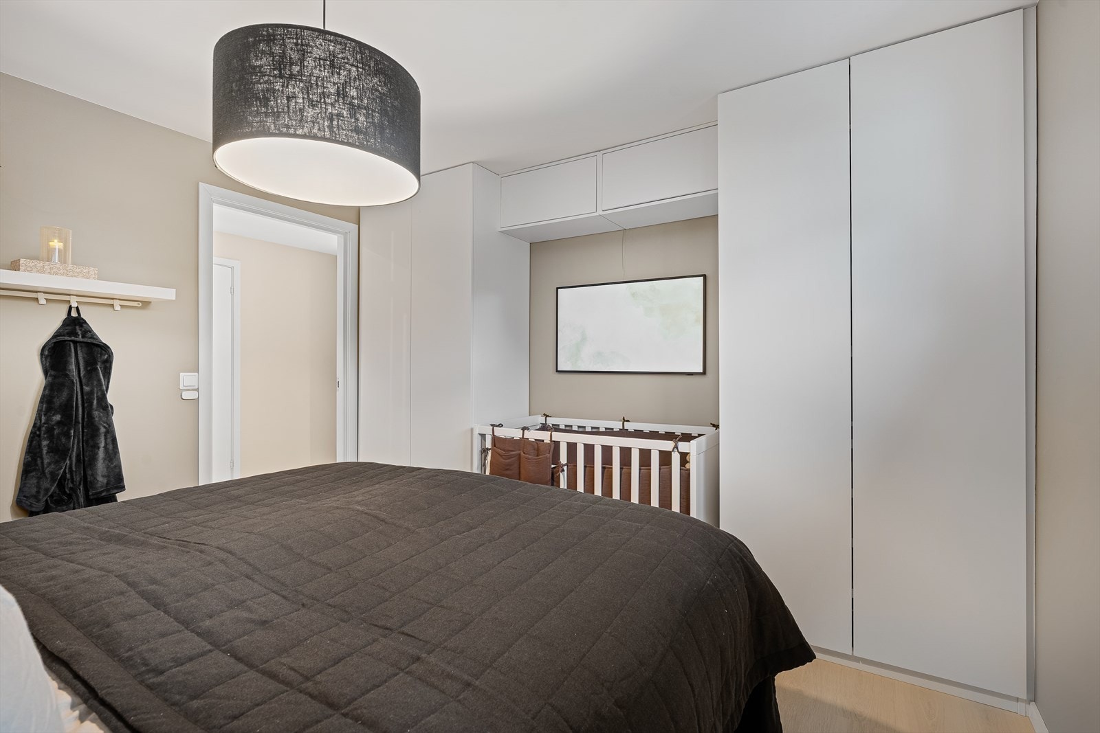 Det medfølger garderobeløsning Galleribilde