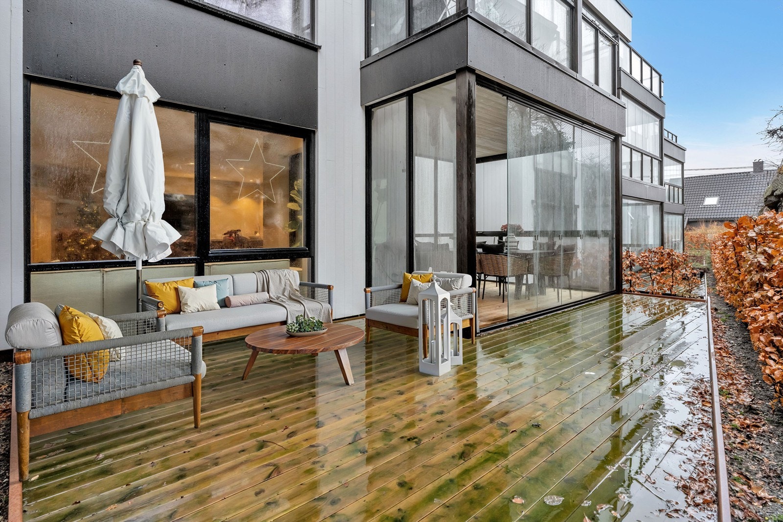 Plass til utemøbler på terrassen for hyggelige stunder utendørs. Galleribilde