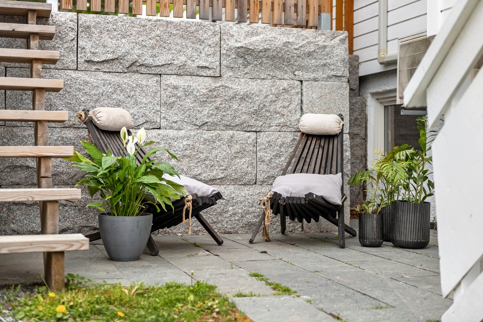 Hyggelig uteområde hvor du kan nyte solen på solrike dager. Galleribilde