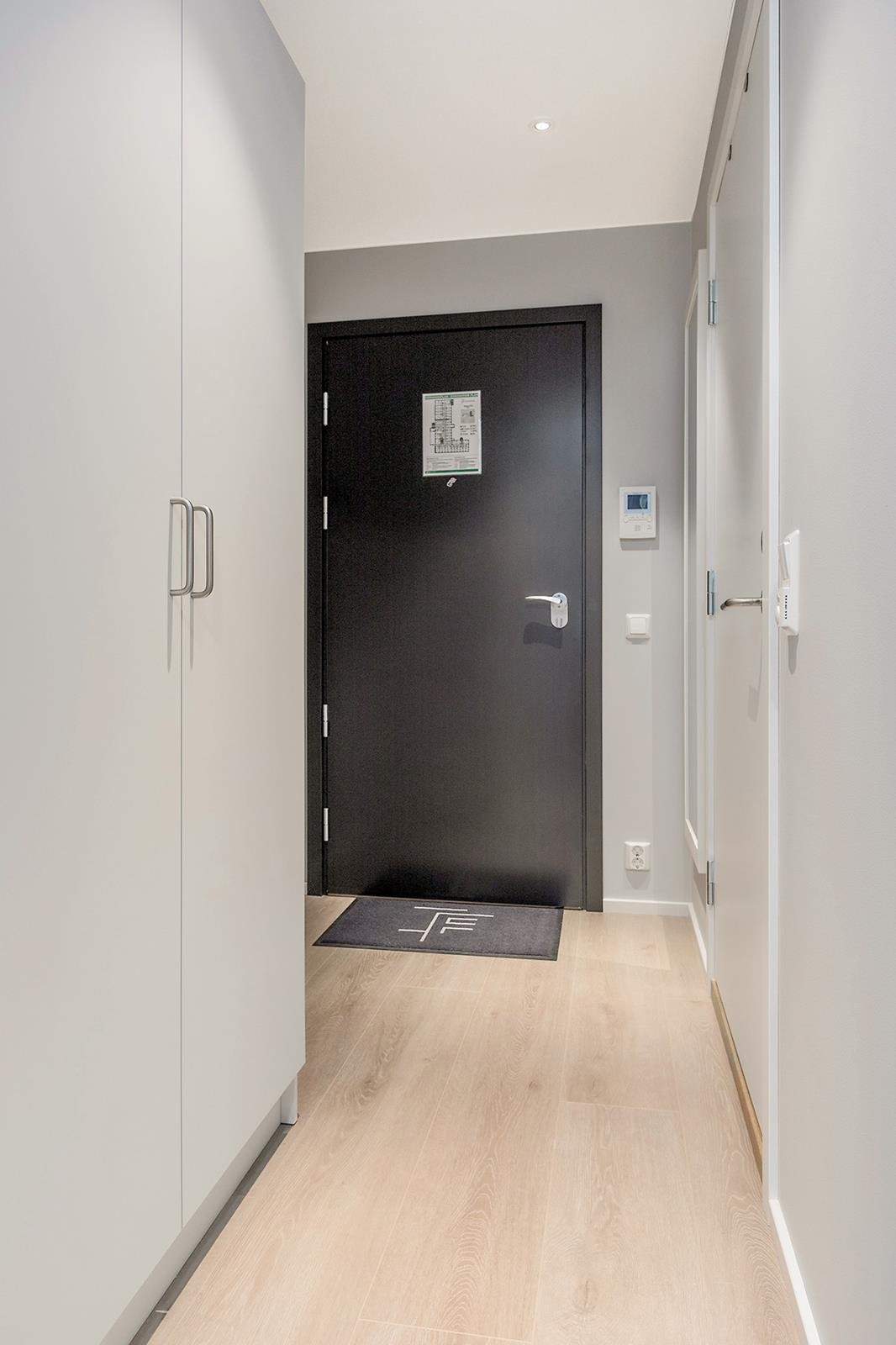 Calling system med display. Klesskap medfølger Galleribilde