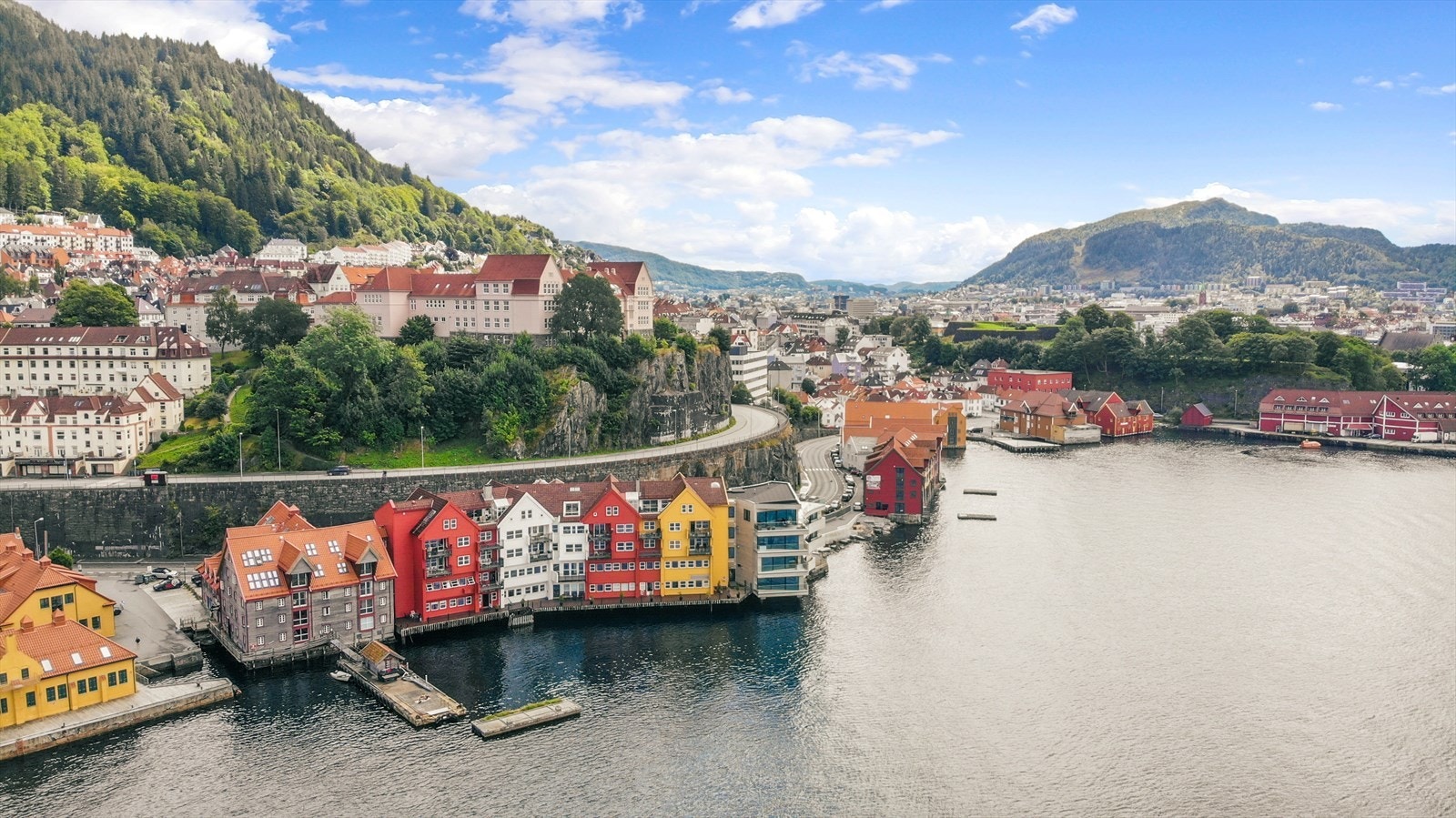Fjellveien og Byfjellene byr på fine naturopplevelser med variert og flott turterreng. Galleribilde