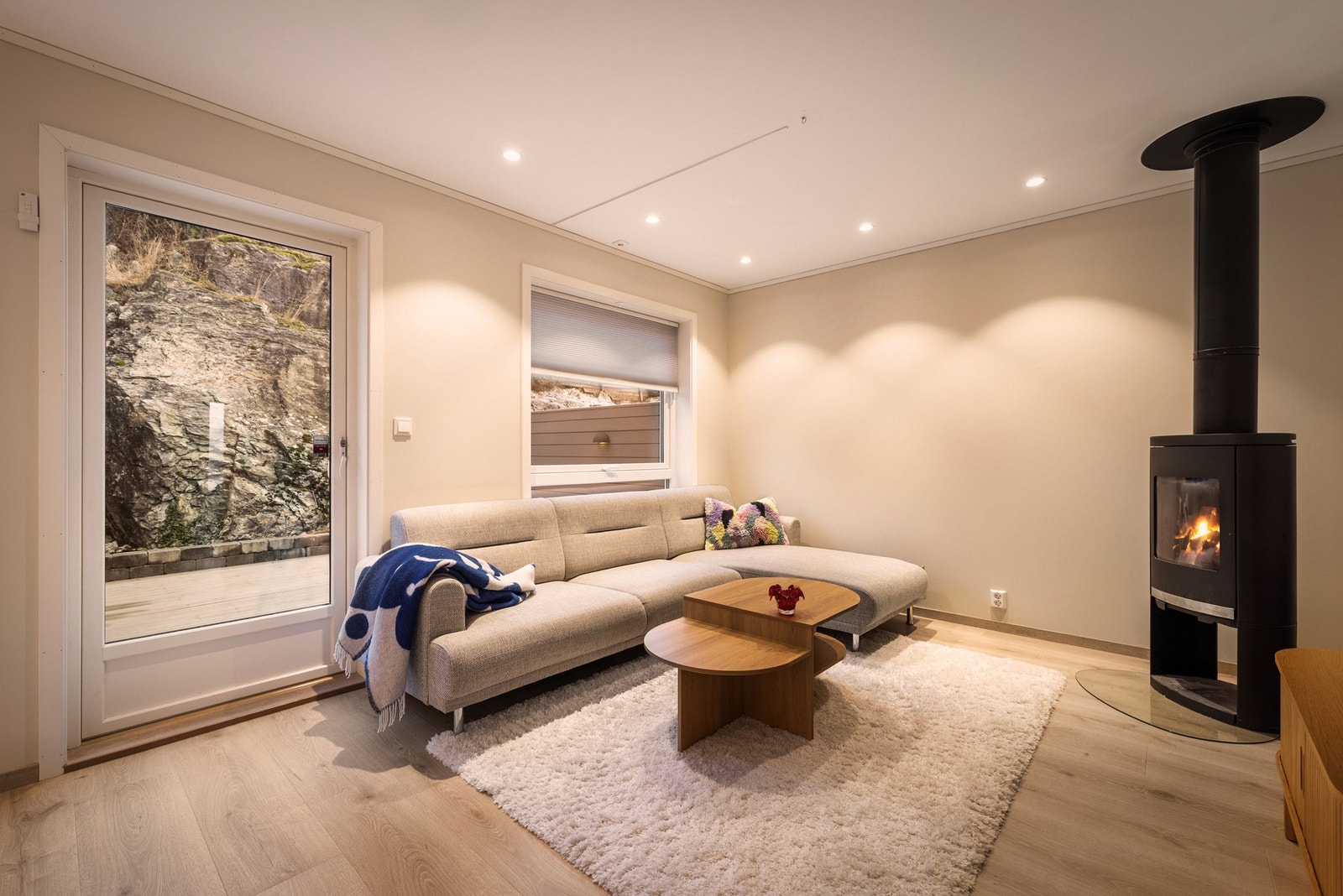 Fra stuen er det direkte adkomst til den store uteplassen. Galleribilde