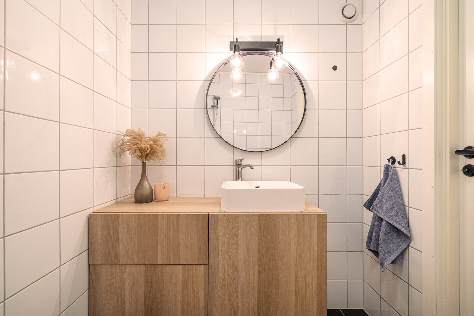 Det er bad både opp og nede, som gjør morgenlogistikken enklere for familiens medlemmer. Galleribilde