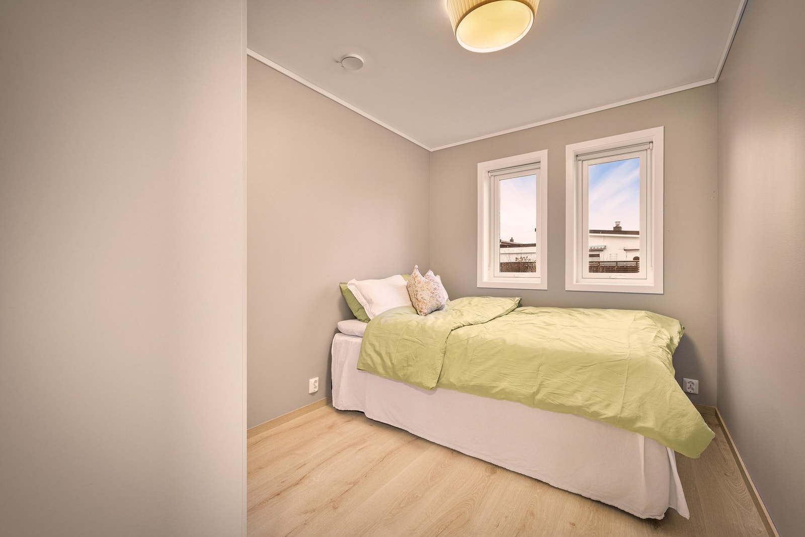 Det er totalt 3 soverom, hvorav 2 av dem befinner seg i boligens underetasje. Galleribilde