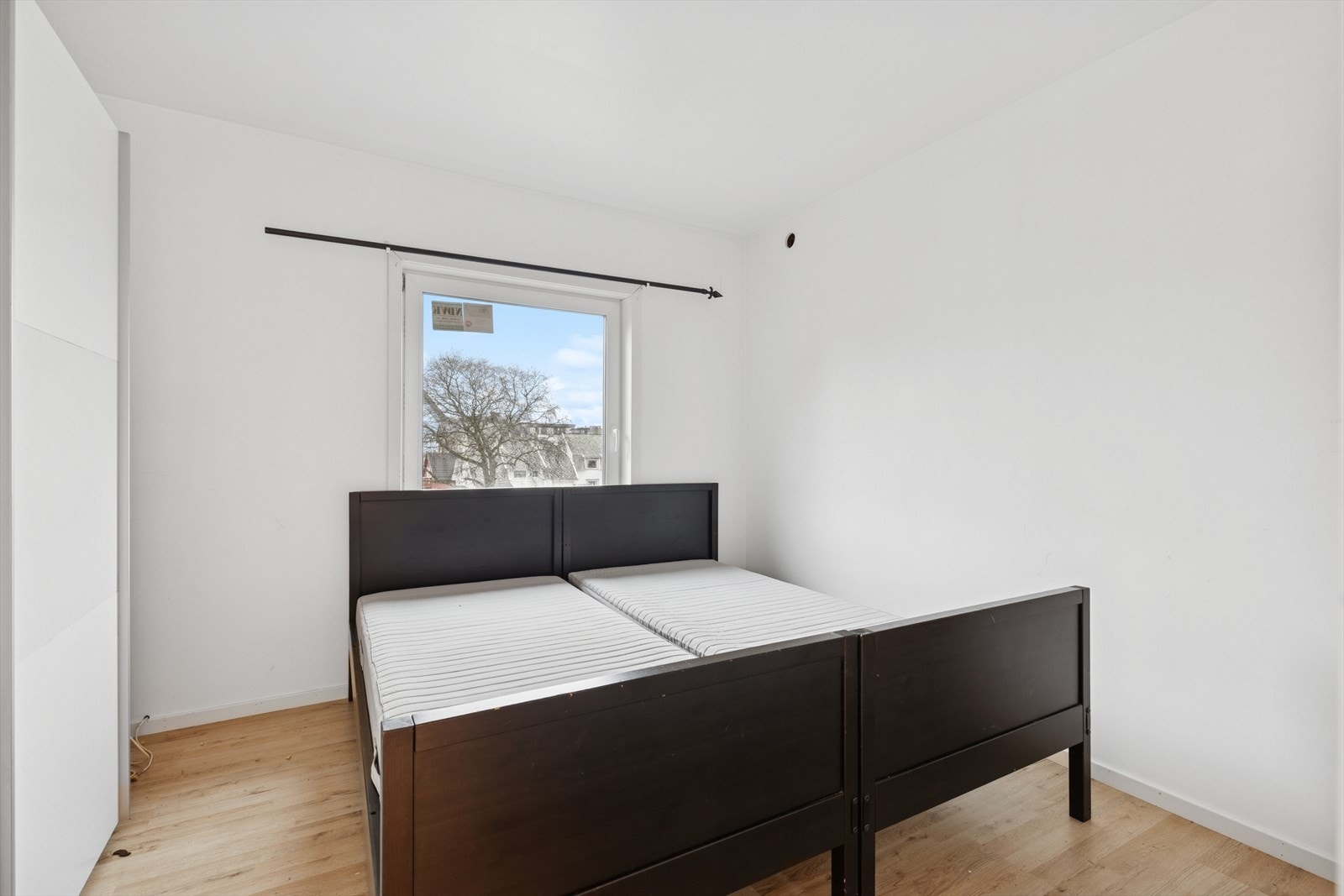 Hovedsoverom med skyvedørsgarderobe Galleribilde