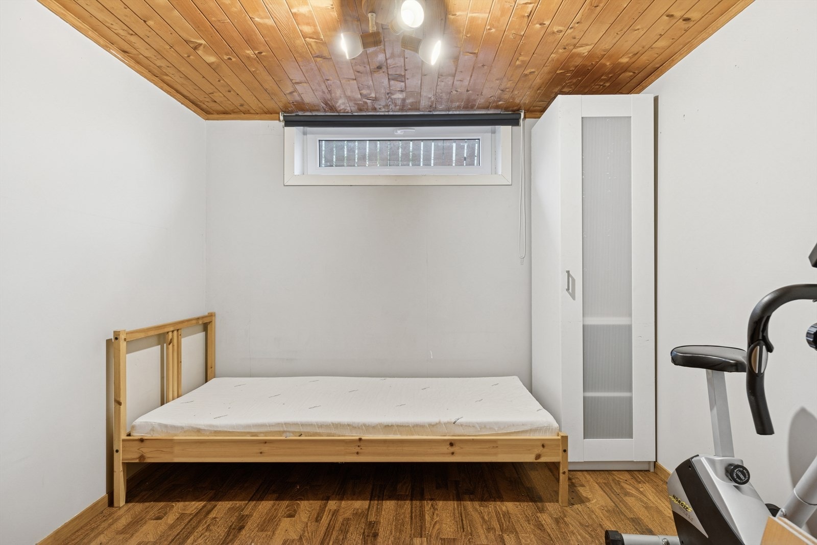 Soverom 1 i kjeller. se pkt ferdigattest. Galleribilde