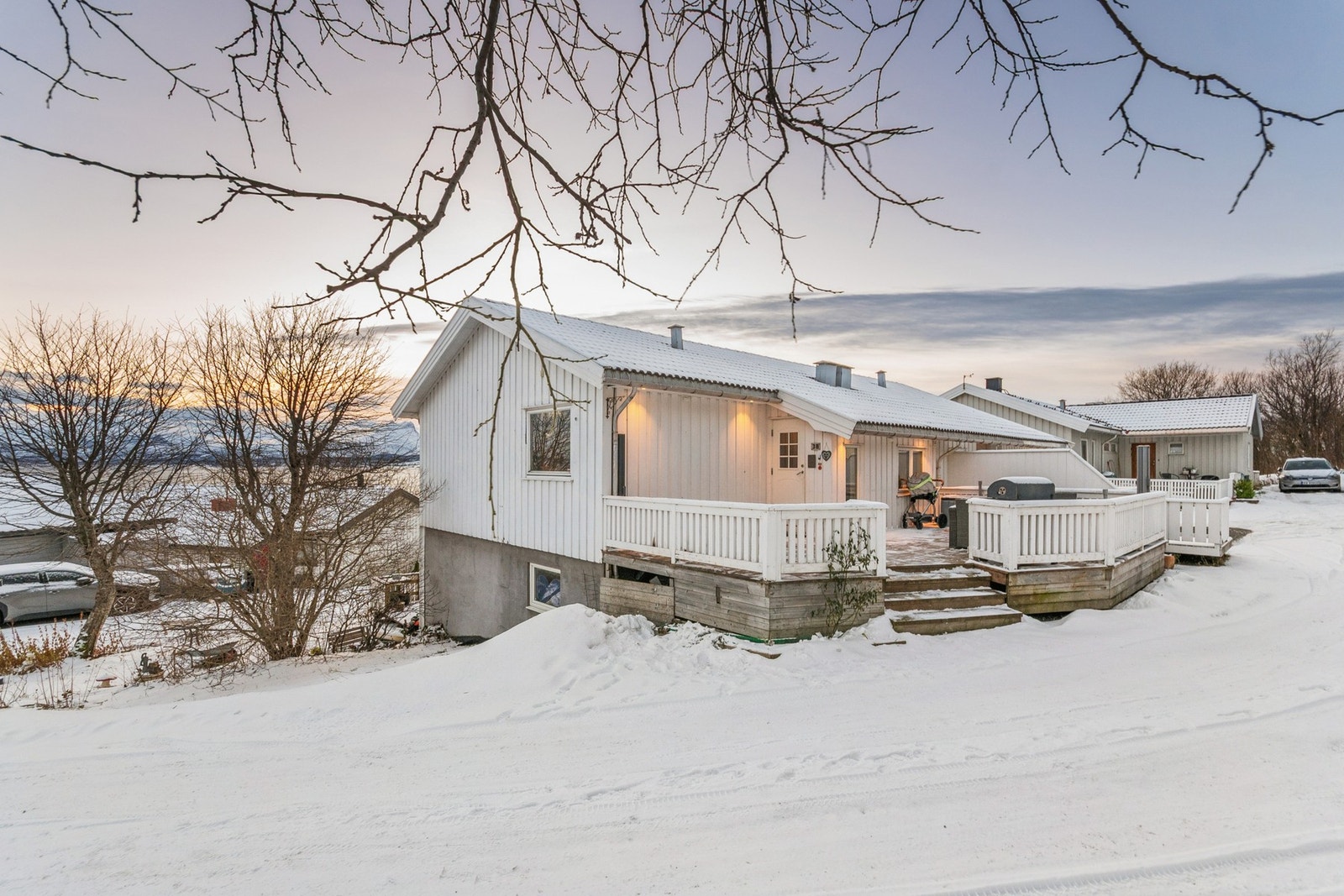 Boligen er beliggende i et rolig område med dagligdagse nødvendigheter og flotte turområder i nærheten. Galleribilde