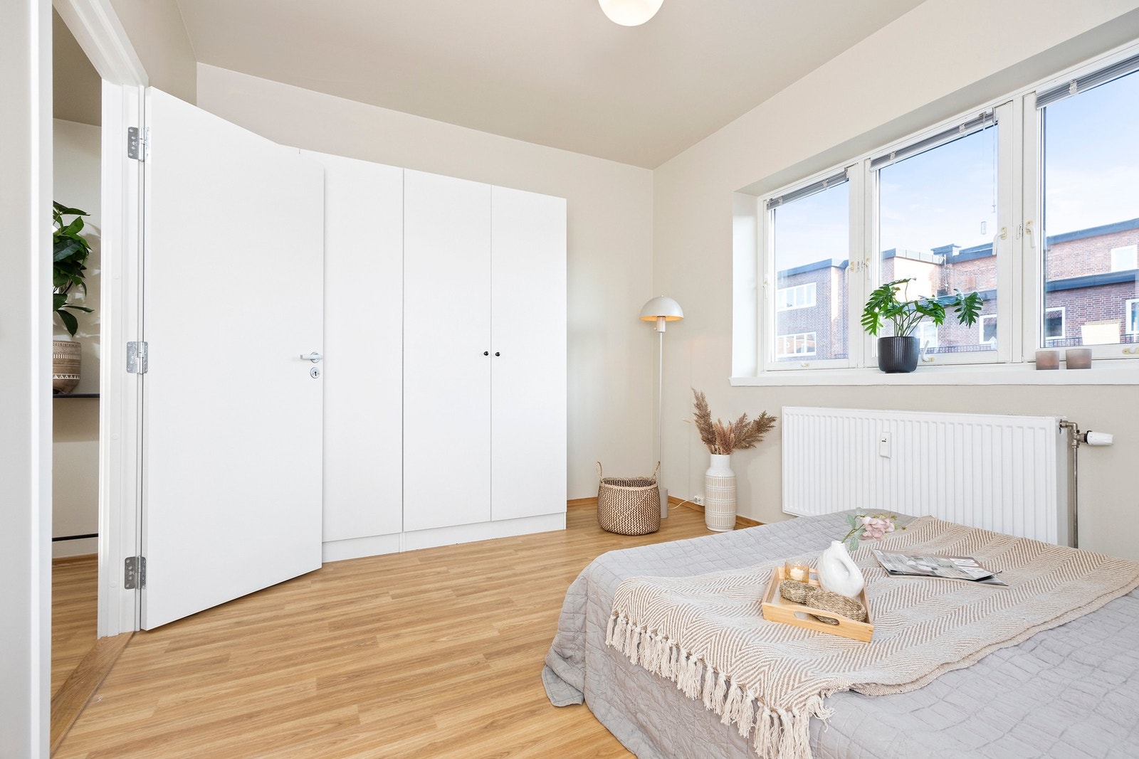 Garderobeskapene i soverom 2 medfølger. Galleribilde