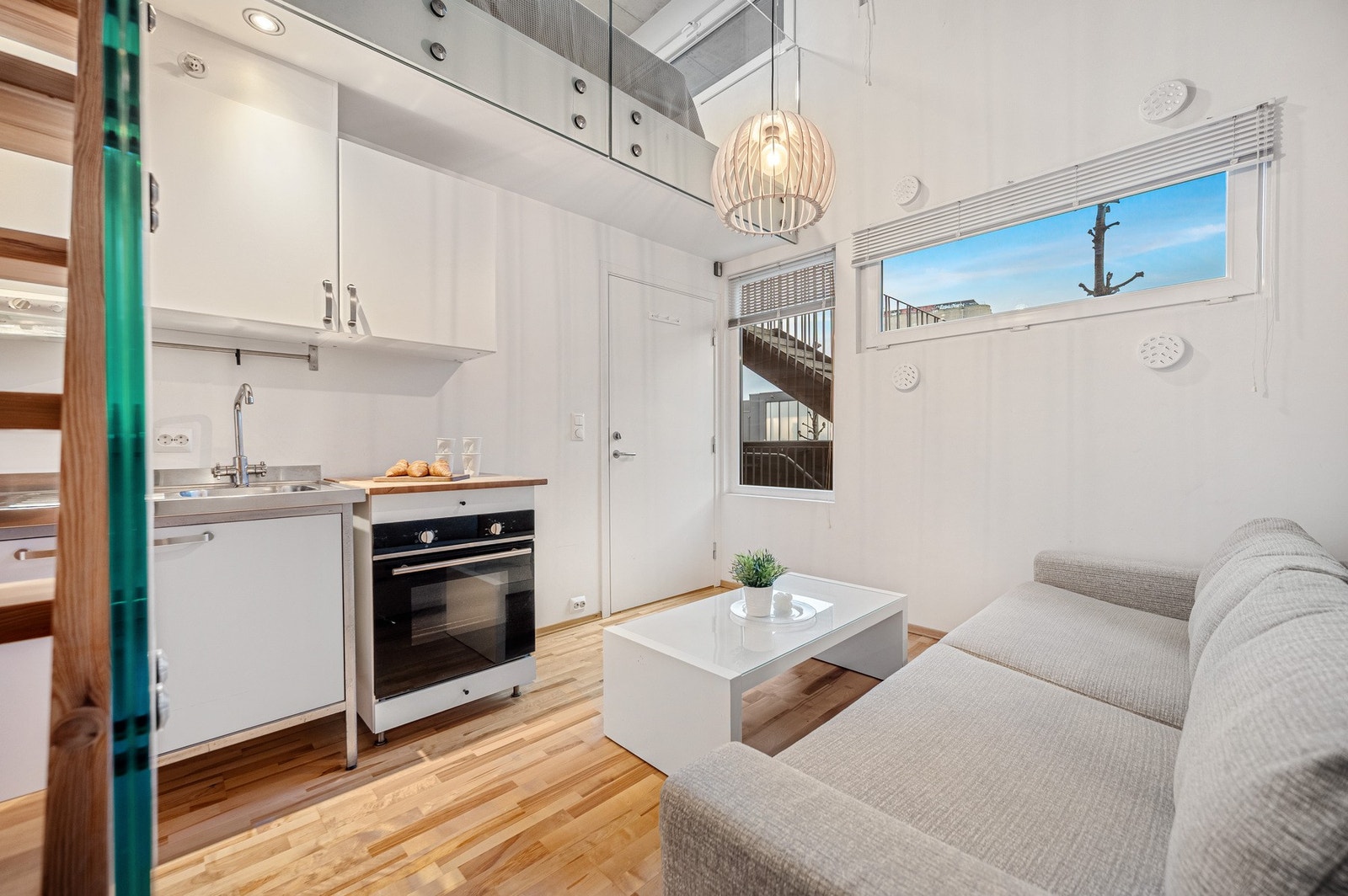 åpen stue/kjøkken løsning i hybelen Galleribilde