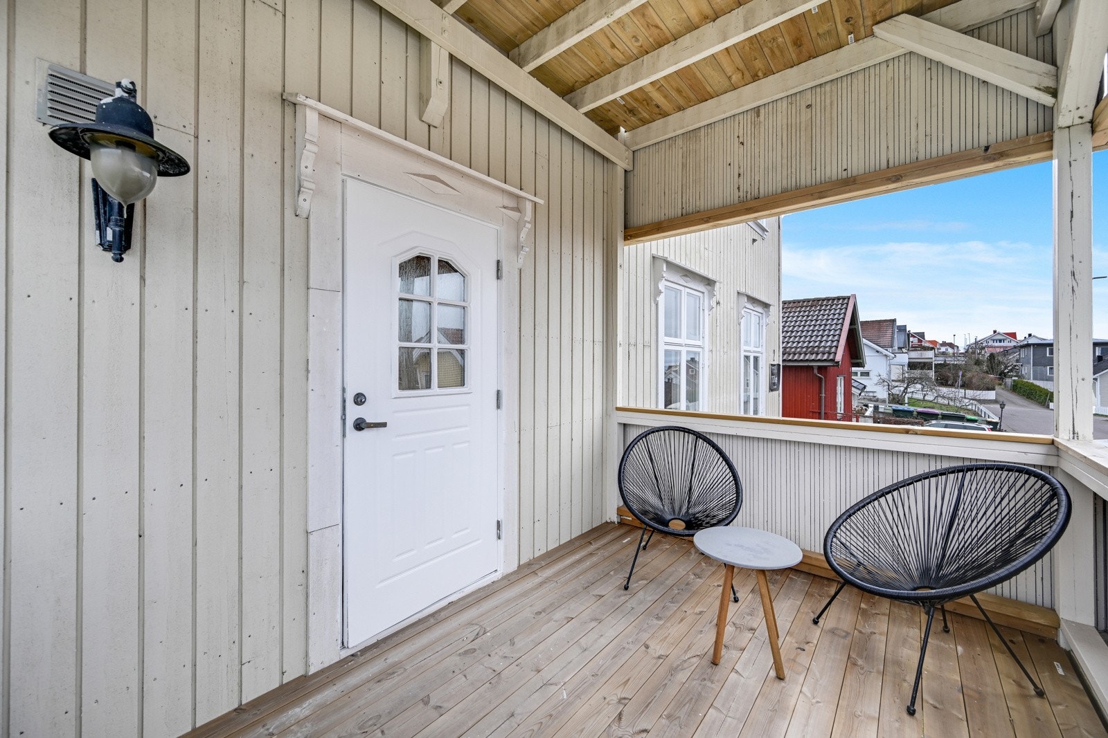 Balkong med fint morgenlys og vakre soloppganger Galleribilde