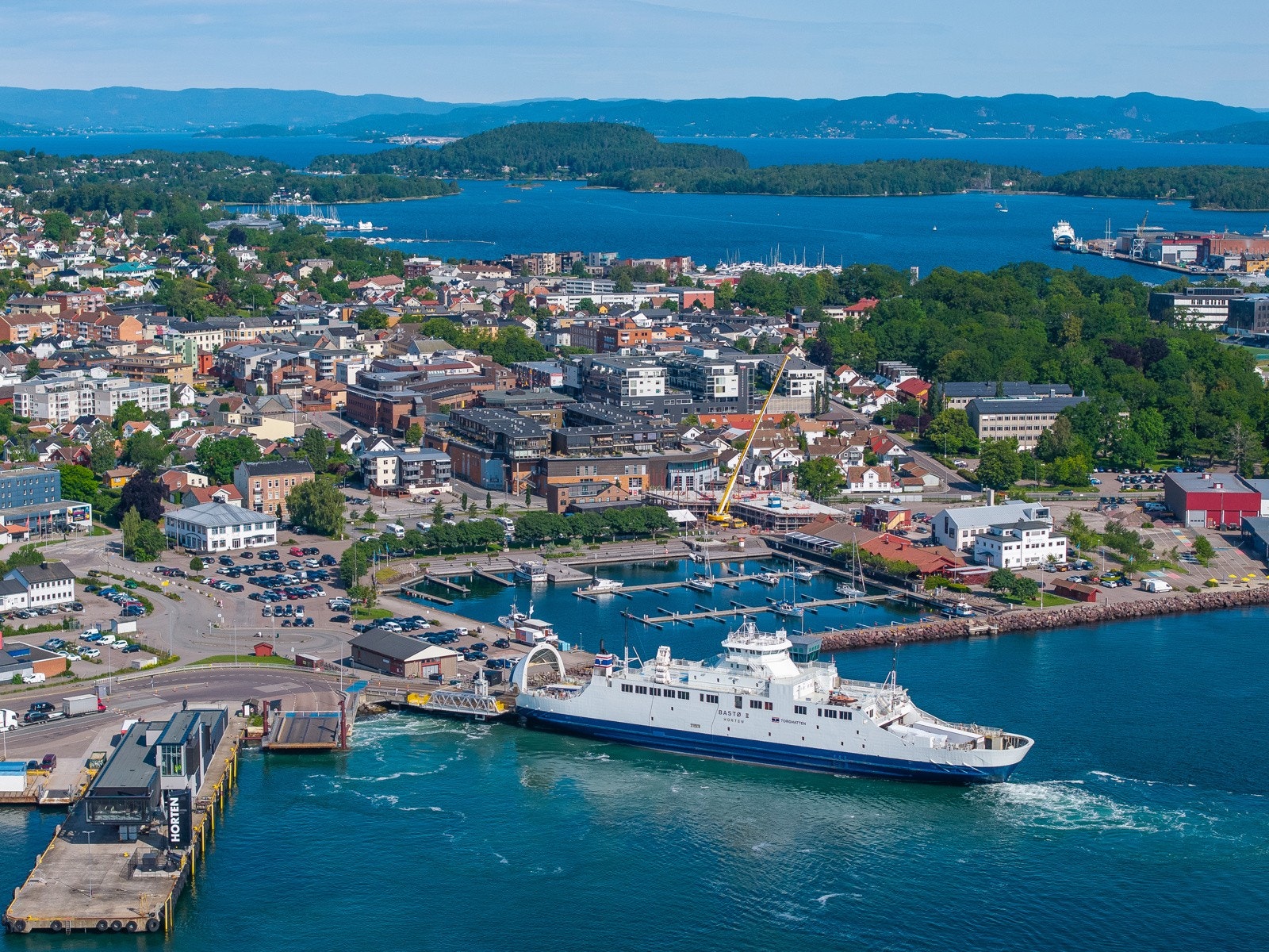 Dronebilde av havneområdet med Indre havn i overkant av bildet Galleribilde