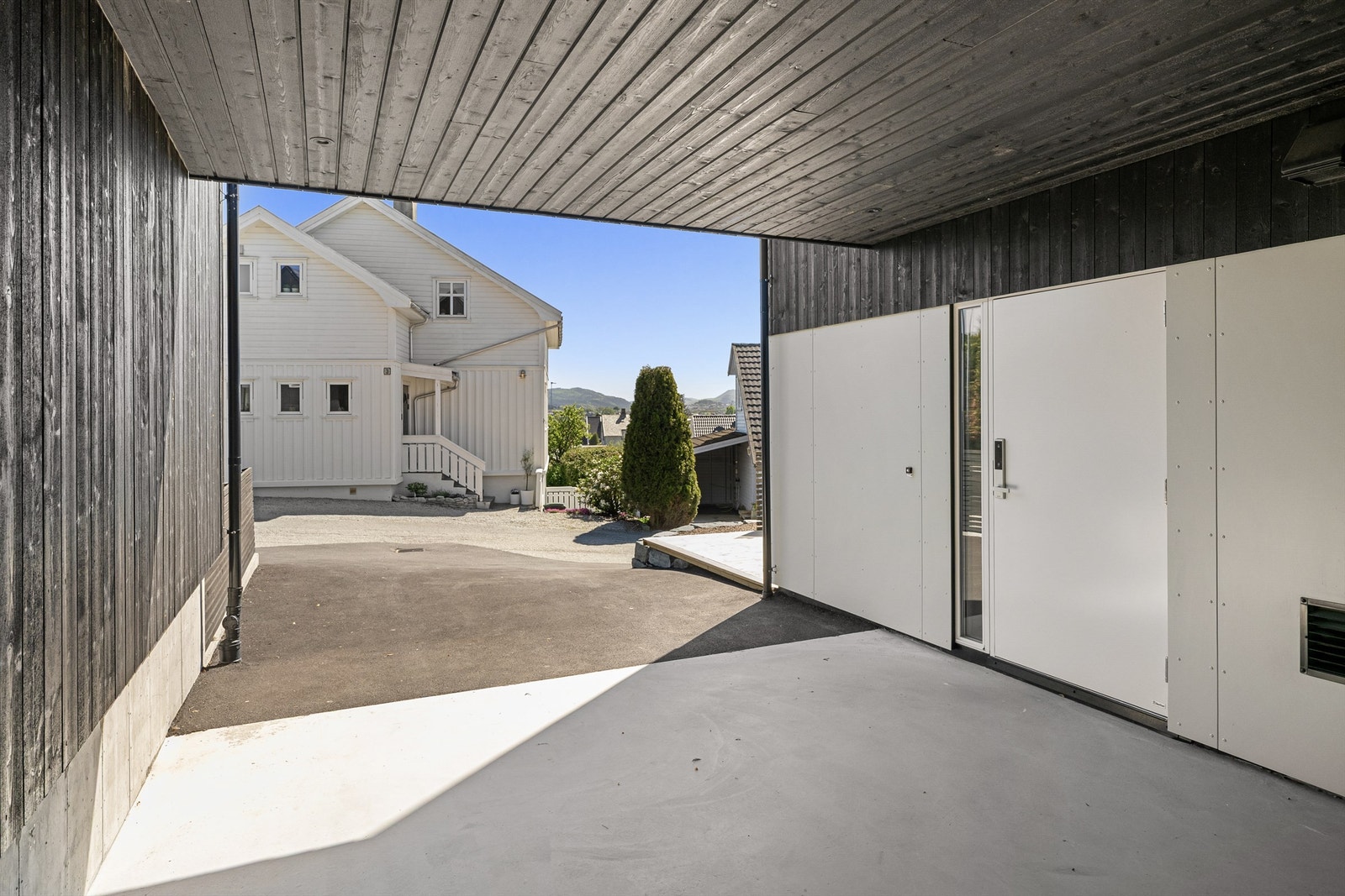 Inngangsparti/carport Galleribilde